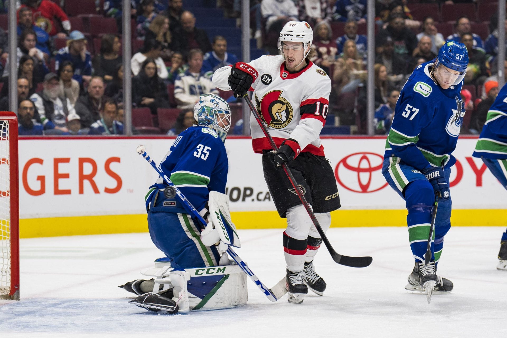 "Babcock’s gonna lose it watching his camera roll" - NHL fans react as Oilers sign Alex Formenton to a one-year contract