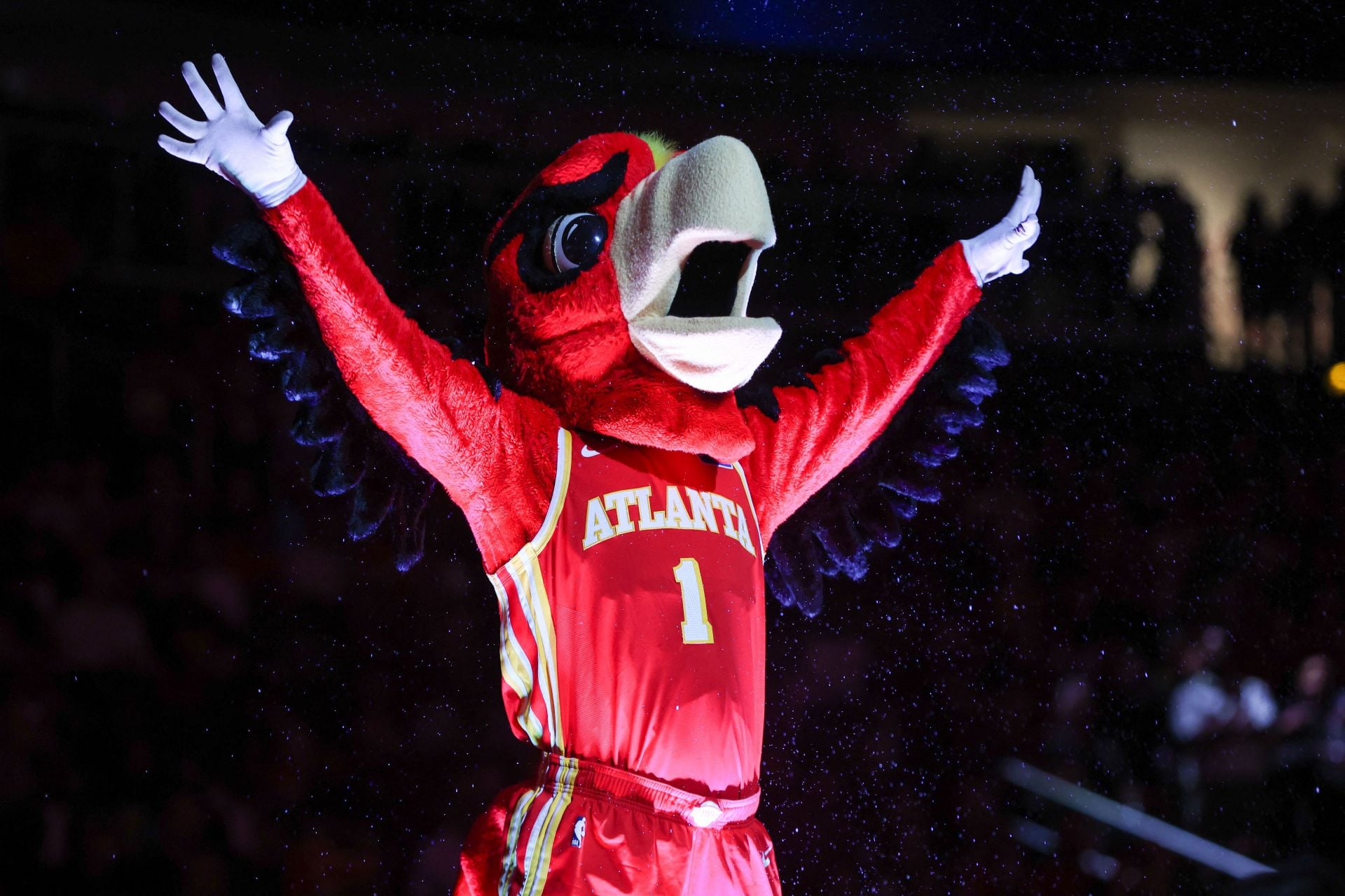 “Luke Kornet Gonna Try to Cancel This Too”: Fans Go Wild as Atlanta Hawks Introduce “Single AF Night,” Giving Singles Chance to Mingle at NBA Game