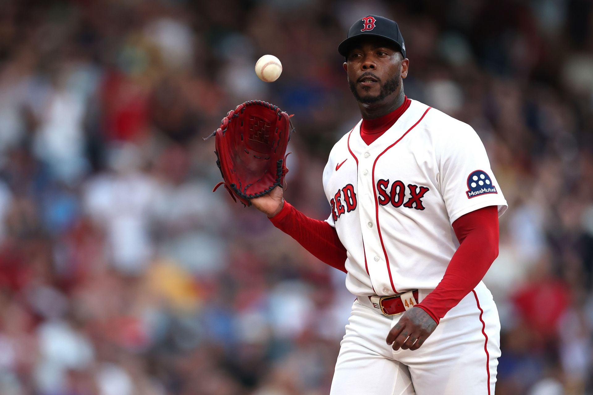 PICTURE: Aroldis Chapman's girlfriend Cristina Barnea flexes fit frame in dark athletic activewear, shares mirror selfie