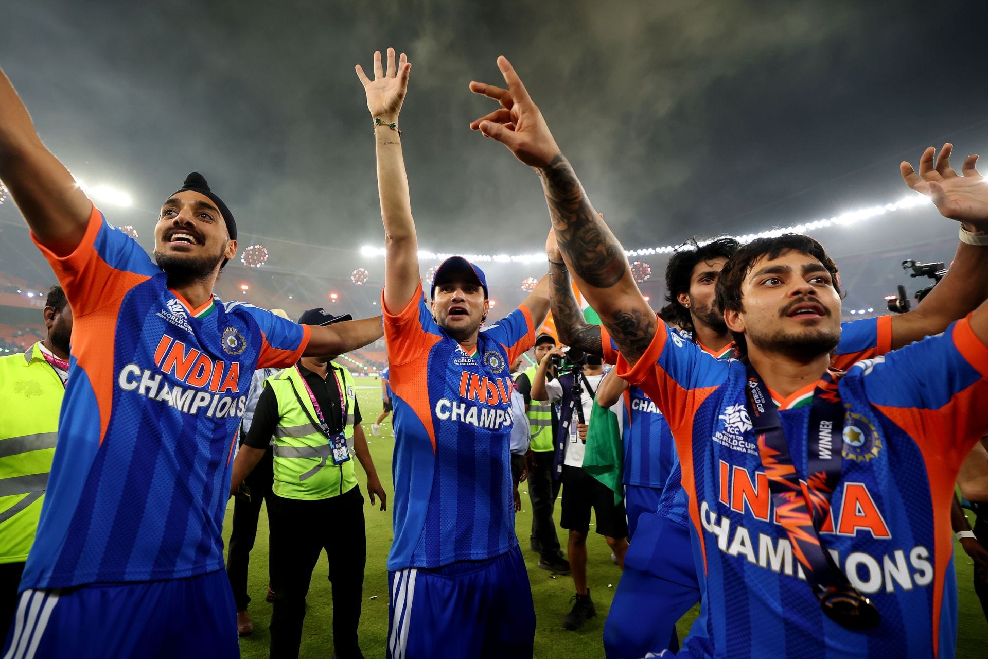 Team India star hugs girlfriend at airport before departure for AFG vs IND 2026 T20I series [Watch]