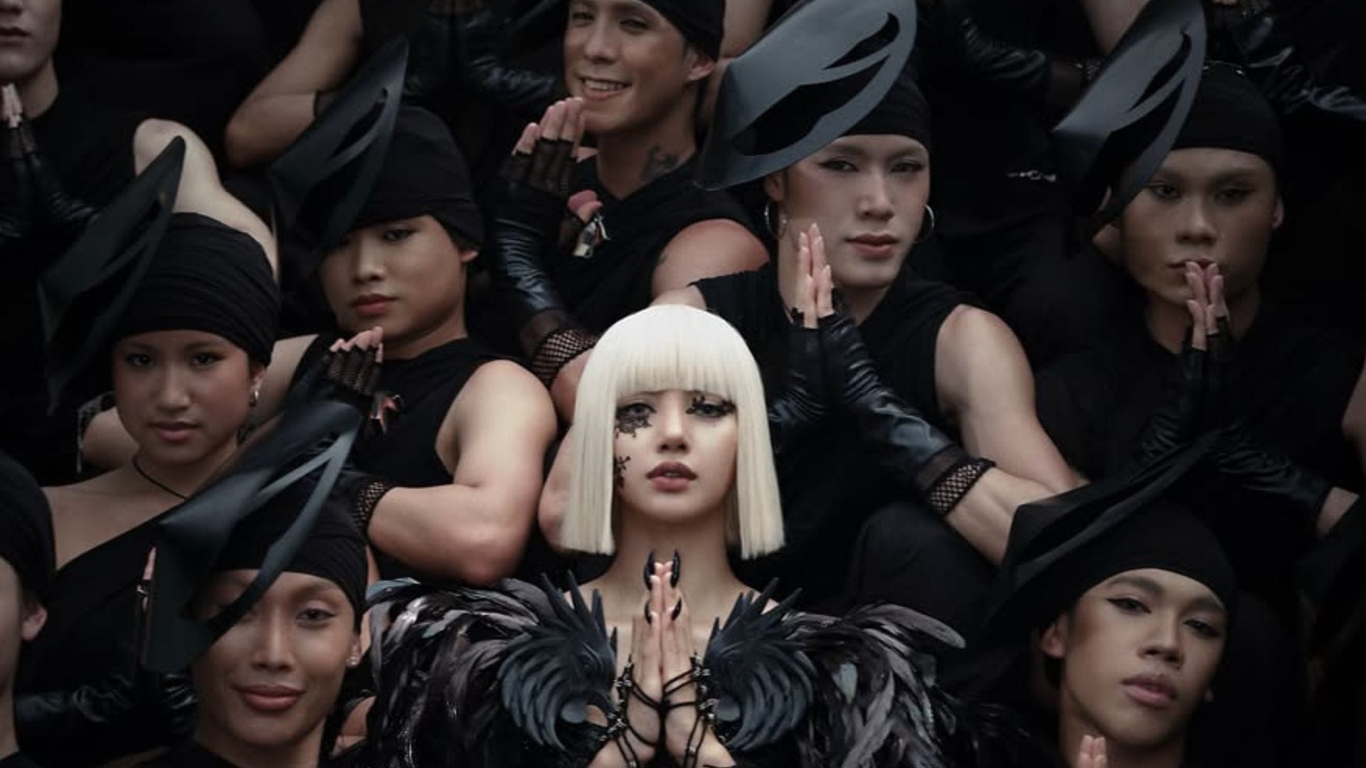 "She’s a Queen" - Fans hail BLACKPINK's LISA after she cast her own Thai supporters as SaWaDiKa backup dancers
