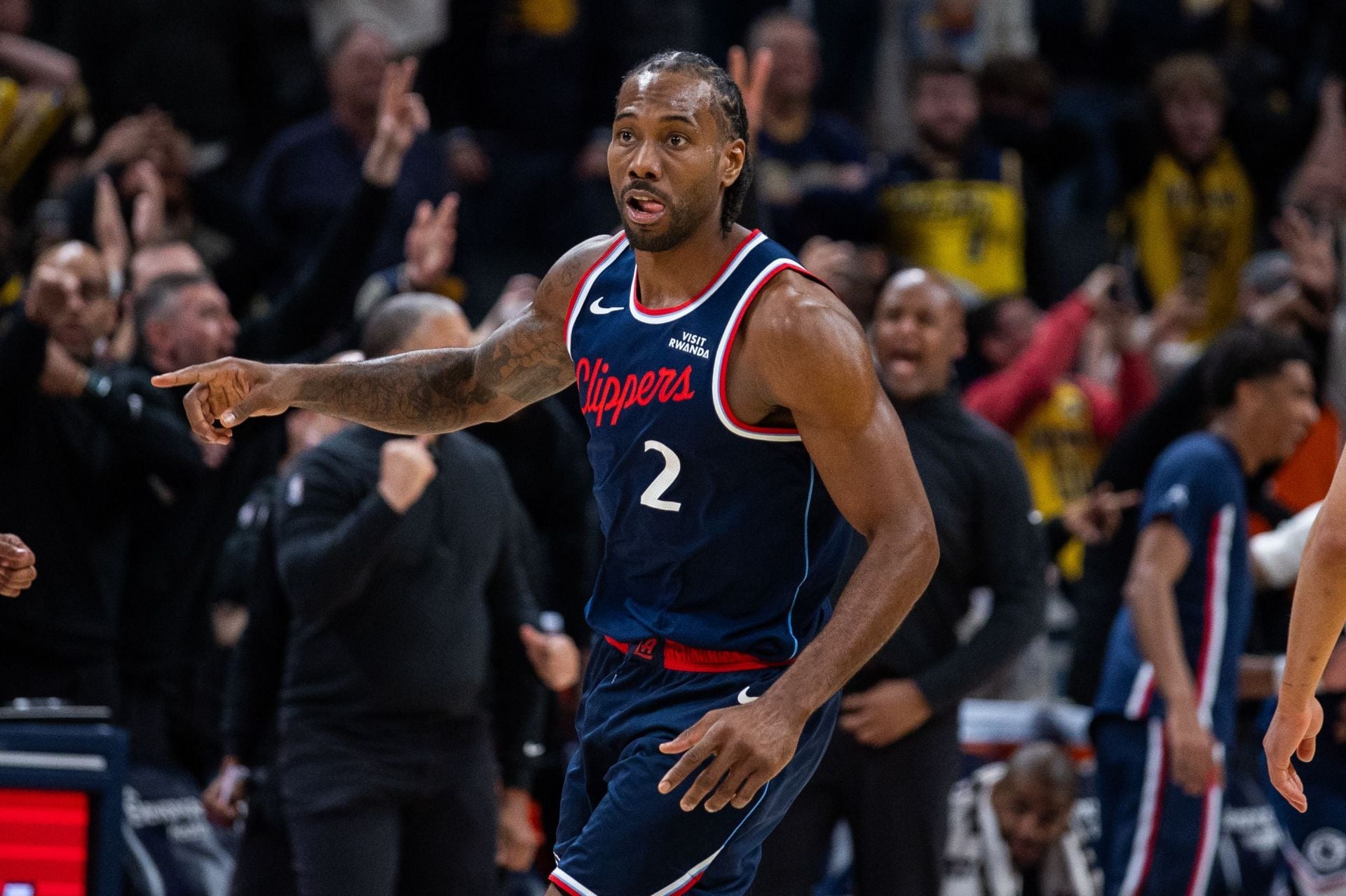 "$700K fine doesn't seem too bad", "Kawhi retiring as a Raptor" - NBA Fans Erupt As Kawhi Leonard Returns To Toronto On $115 Million Deal