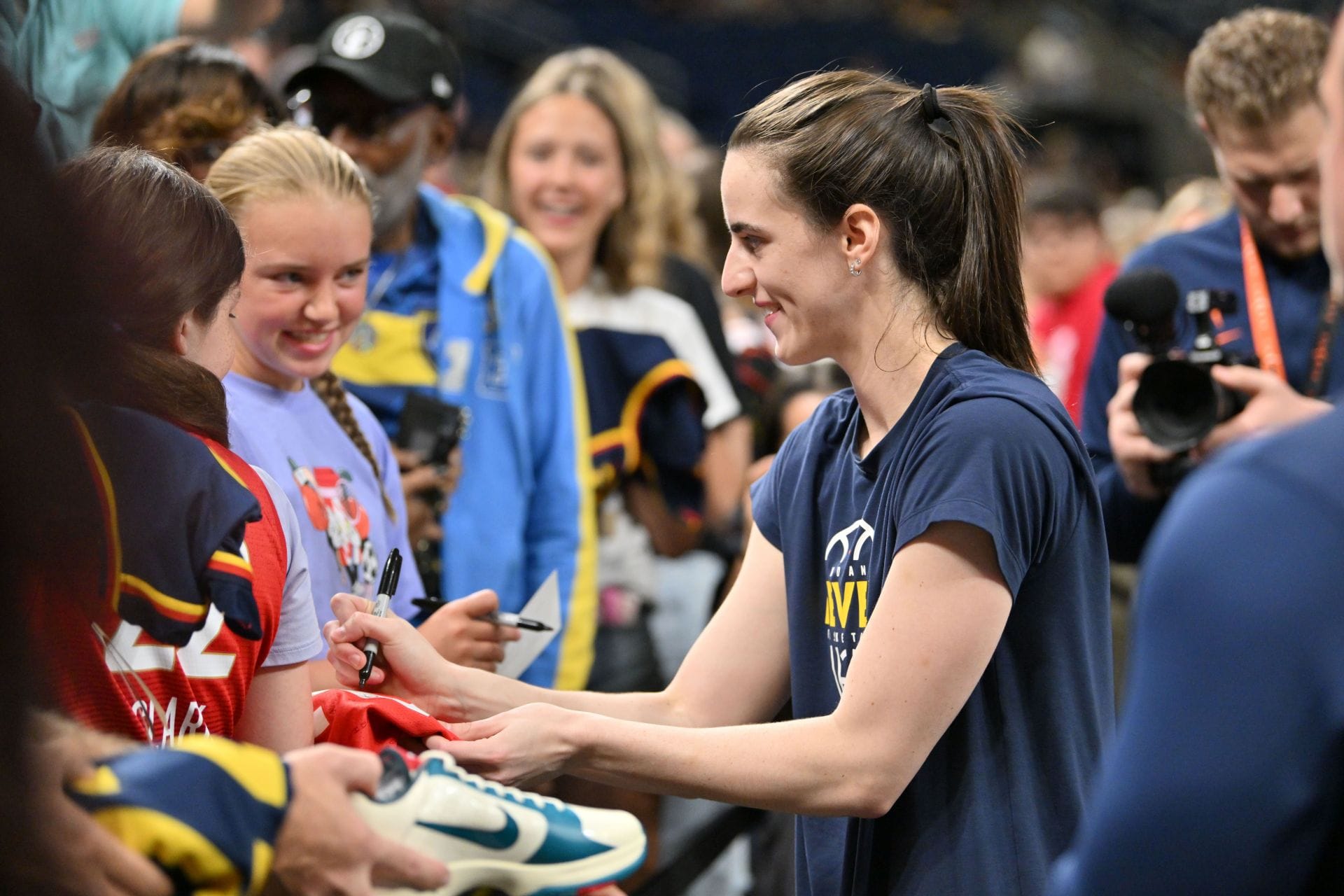 “Y’all Tripping With the Seniority”: Fans Erupt as Caitlin Clark Benched for Team USA’s World Cup Opener Against China
