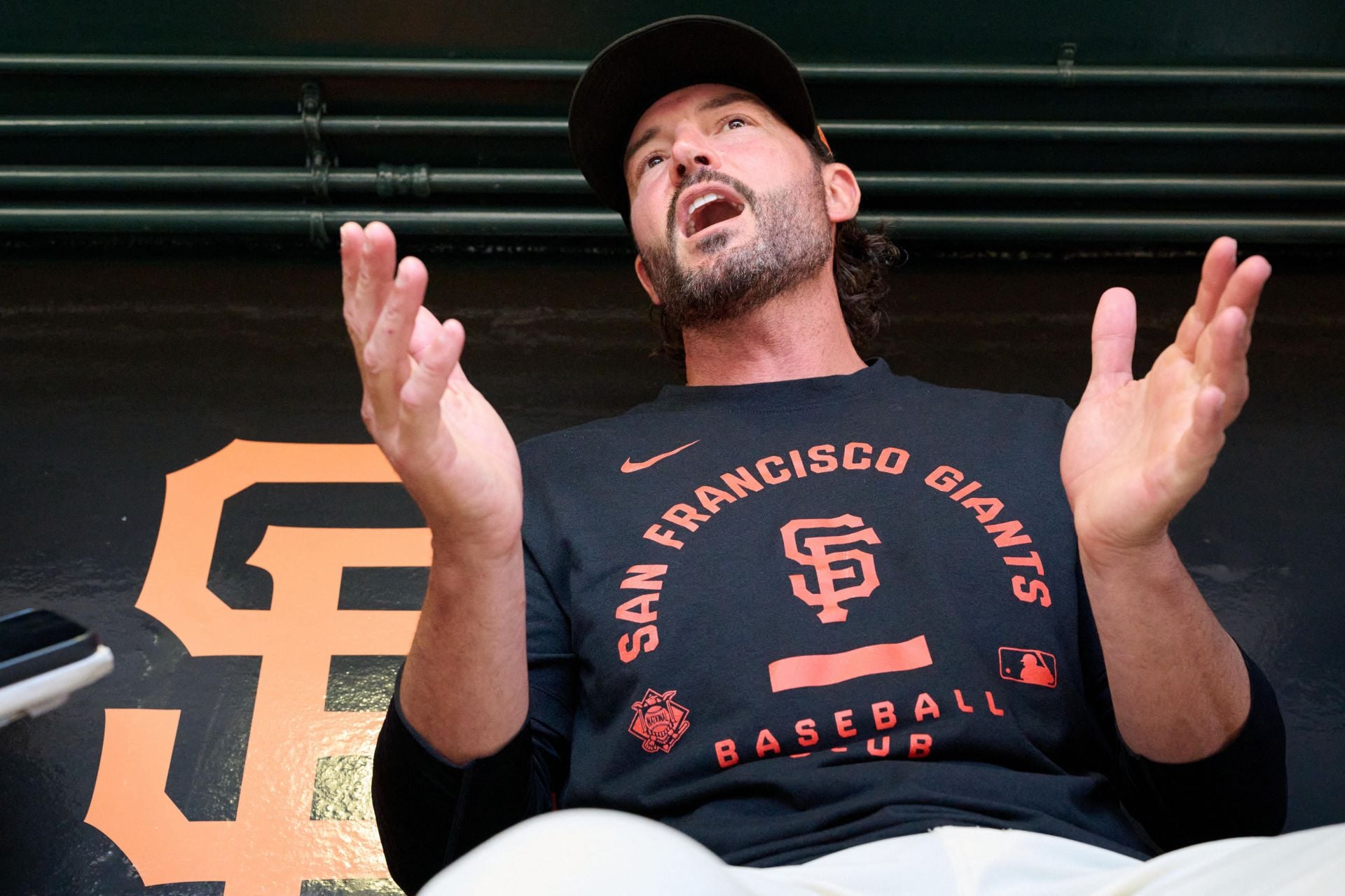“That manager is pathetic”; “Eject him from MLB” – Fans mock Giants skipper after explosive ejection over Mookie Betts check-swing call