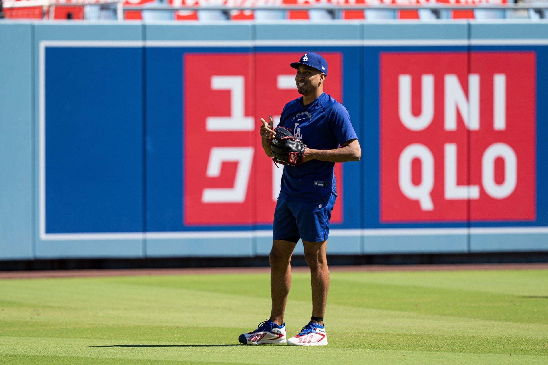 "Lord help us"; "Saxophones keep getting louder" - Dodgers fans fear Edwin Diaz's return from injury ahead of playoffs