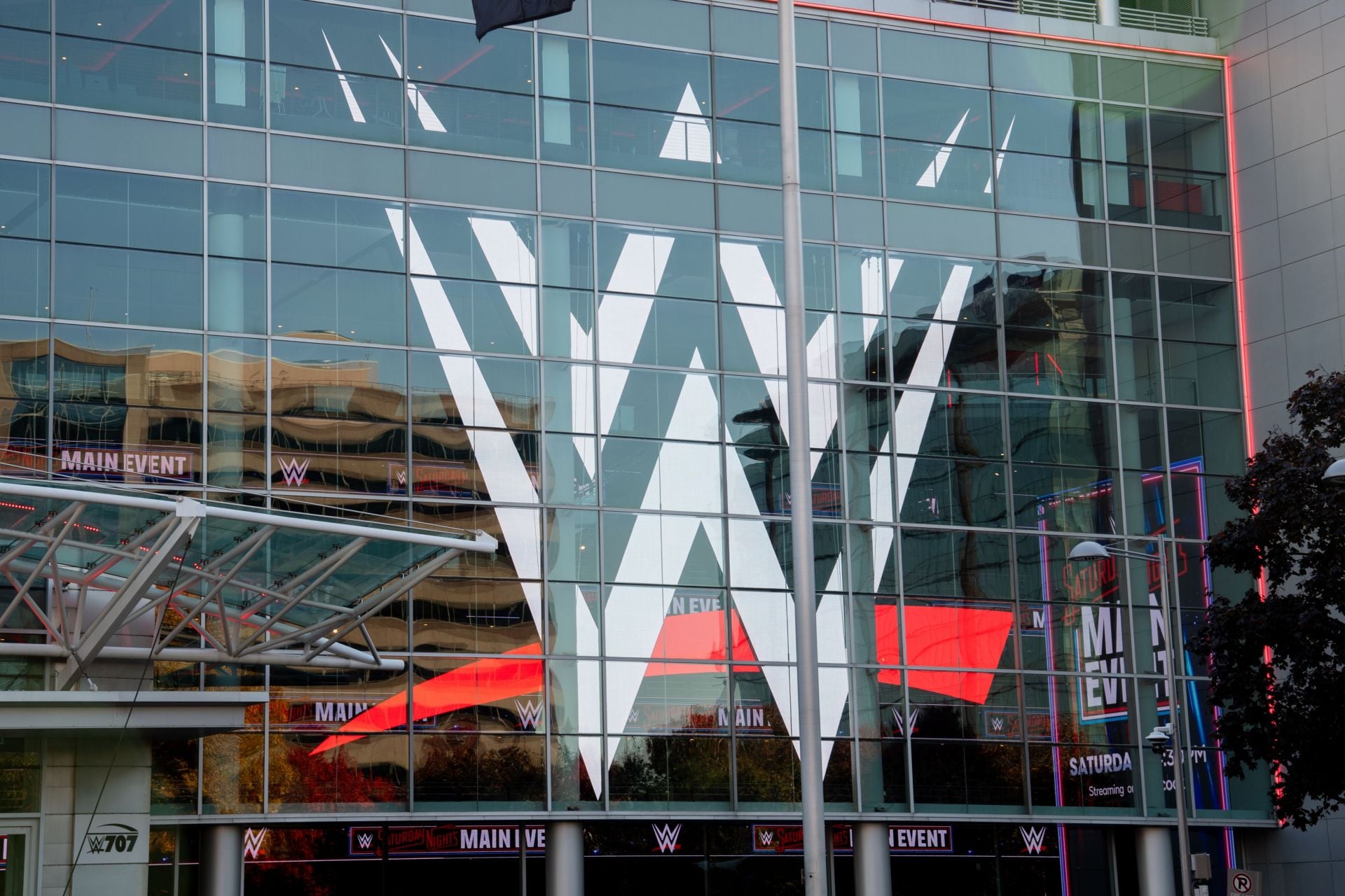 Beloved WWE star is officially no longer a free agent