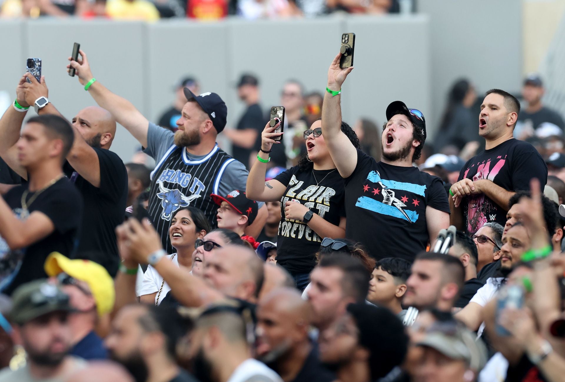 WATCH: Current WWE champion's argument with a fan at recent show