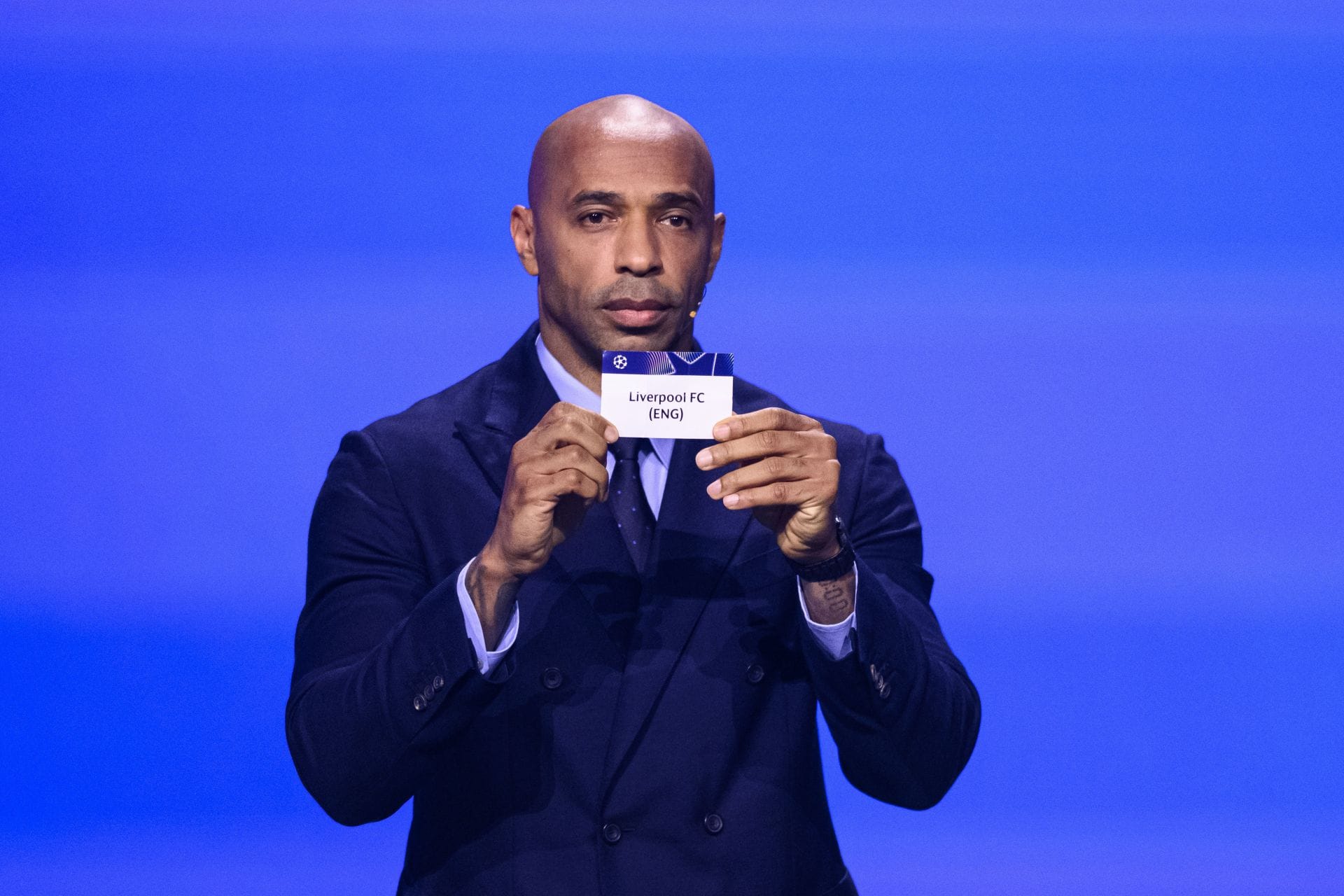 “You talk with your mouth full of food” - Arsenal legend Thierry Henry once refused to hug fan due to bad manners, video went viral