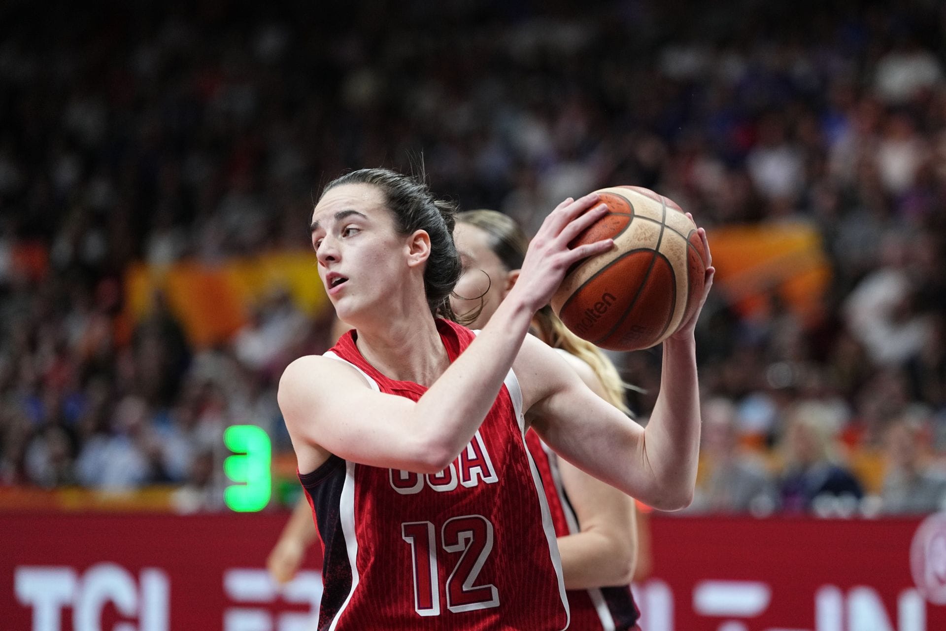 "Feel bad for Caitlin", "Their jealousy is pathetic" - Caitlin Clark Fans Outraged As Jackie Young Forces Bench To Clap After Clark's 3-Pt Shot