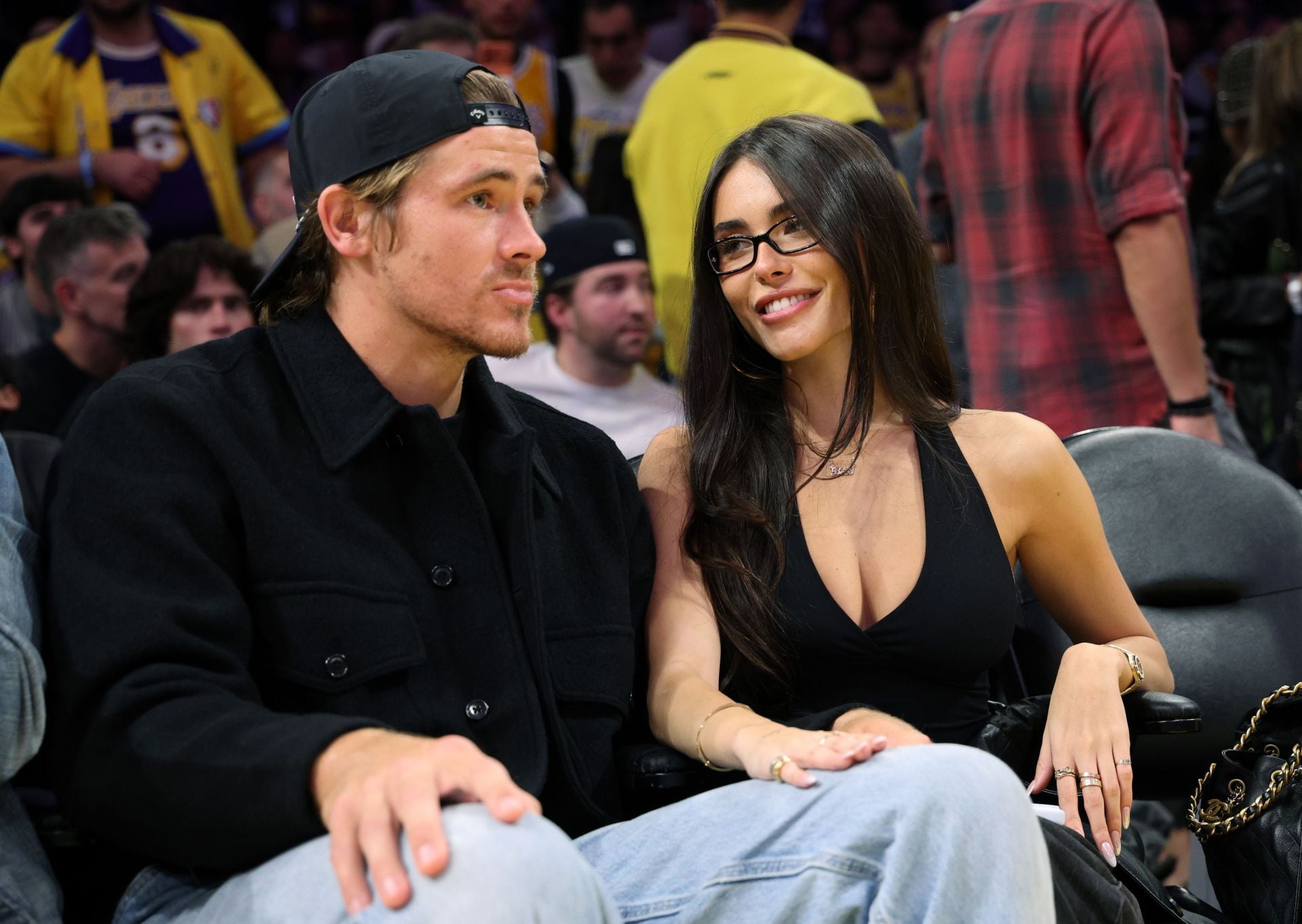 “Madison Beer zapped away Justin Herbert's talent”: NFL fans rip “awful” Chargers QB after abysmal 26-14 loss to Raiders