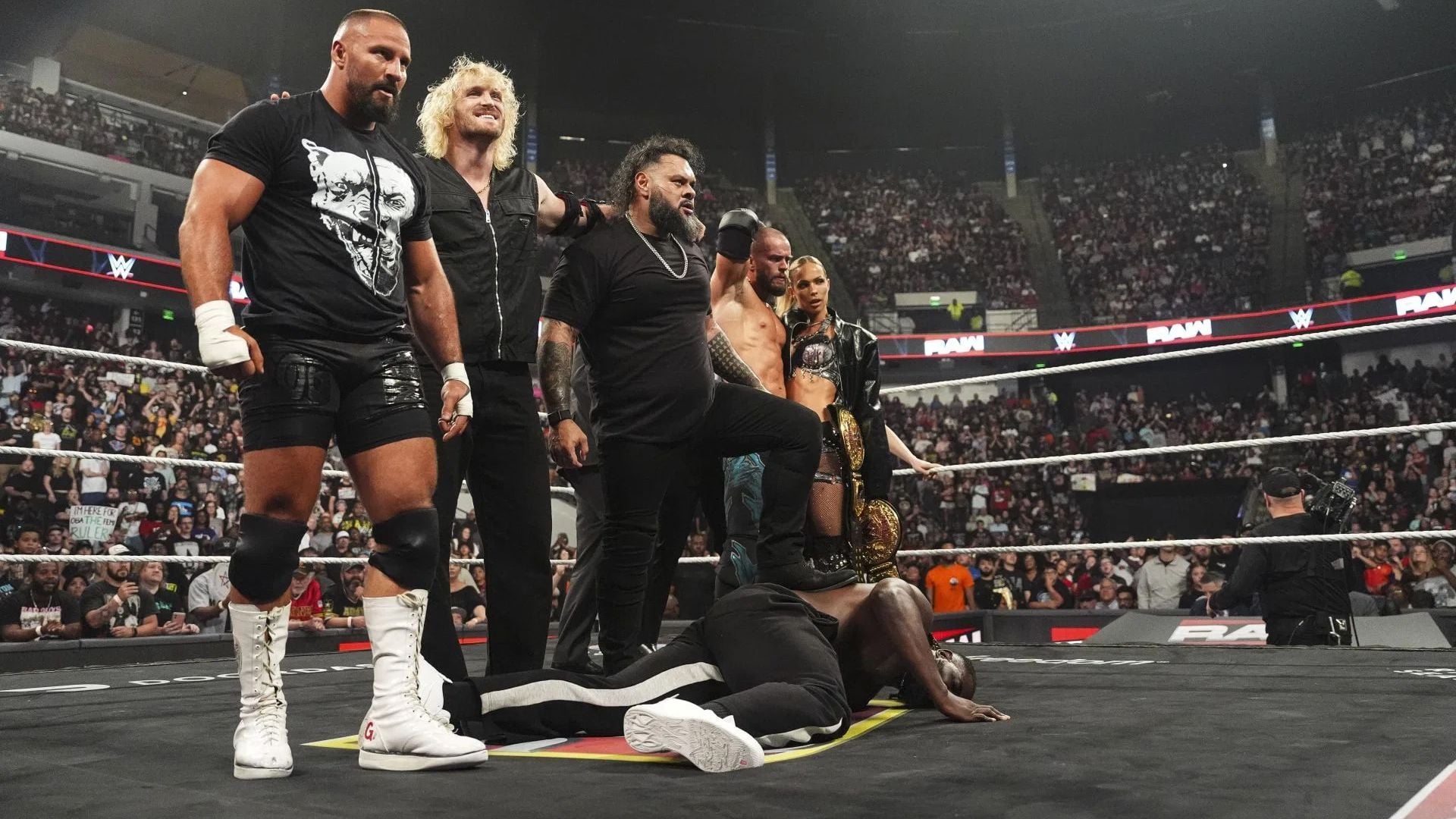 4 WWE stars with whom Oba Femi can form a faction to fight The Vision