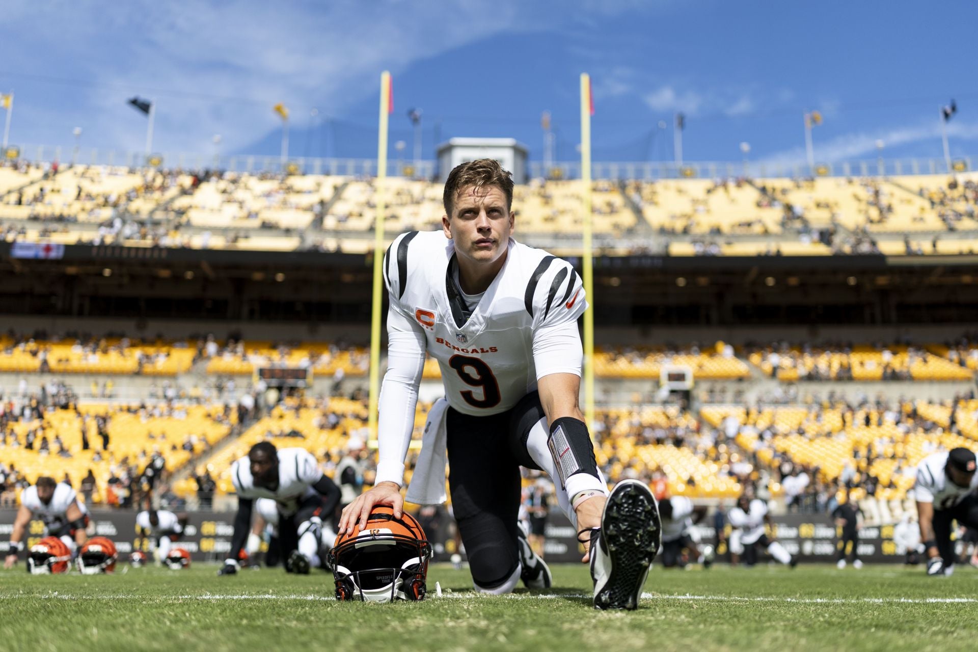 "Completely folds under pressure," "Worst QB in clutch": NFL fans brutally mock Joe Burrow on picking up unwanted stat line after Bengals' Week 3 loss