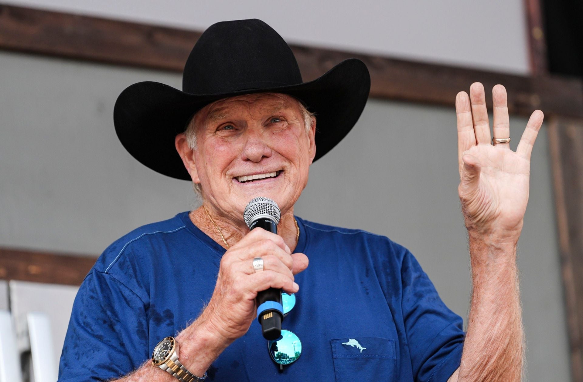 "He needs to retire," "Can barely put a sentence together": NFL fans react to 78 y/o Terry Bradshaw making massive error on live Fox broadcast