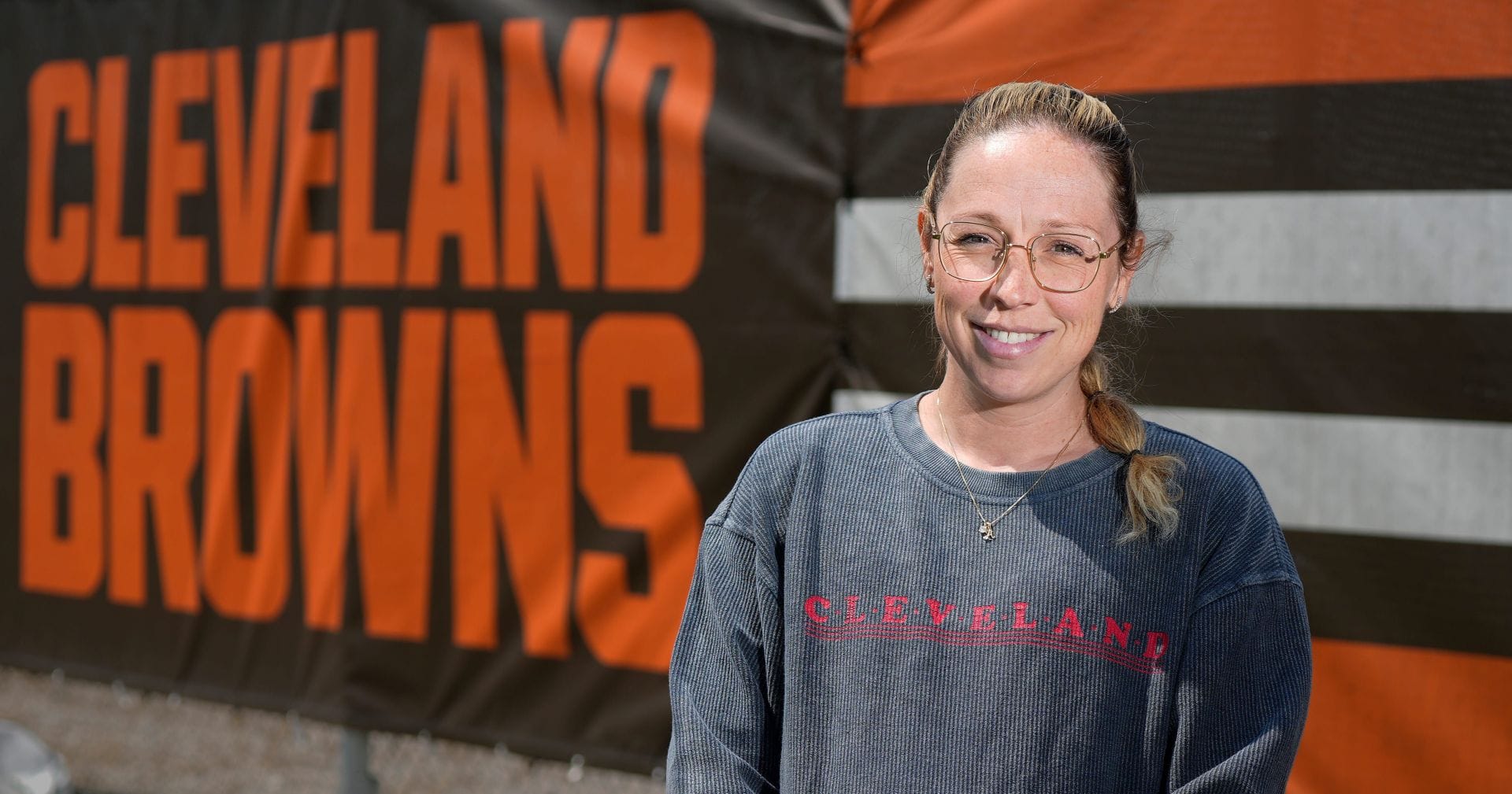 "Fire this woman" "Unacceptable attire": NFL fans rip Browns' Catherine Hickman's "Los Angeles Made Me Do It" sweatshirt for media session
