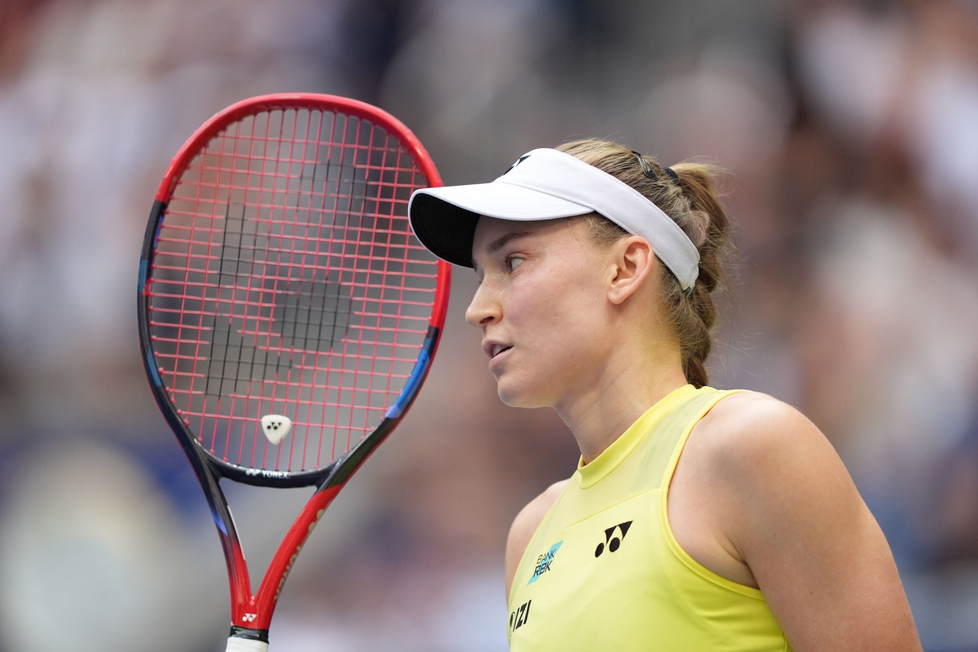 "Elena Rybakina doesn't look good" - World No. 1 leaves fans concerned as questions emerge about China Open practice appearance