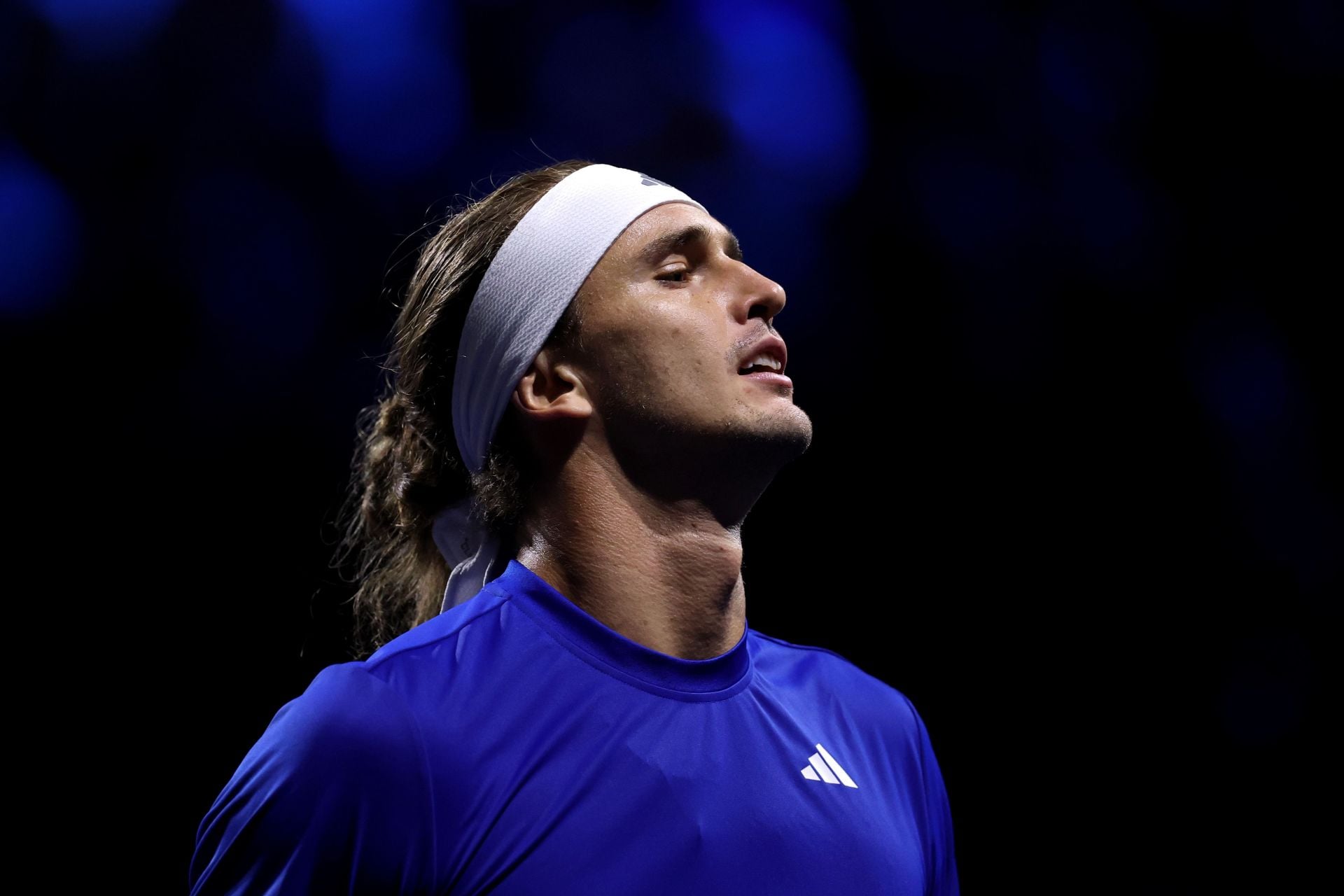 "Why does Federer keep inviting Alexander Zverev?" - Fans call out German after tough loss to Alex de Minaur at Laver Cup