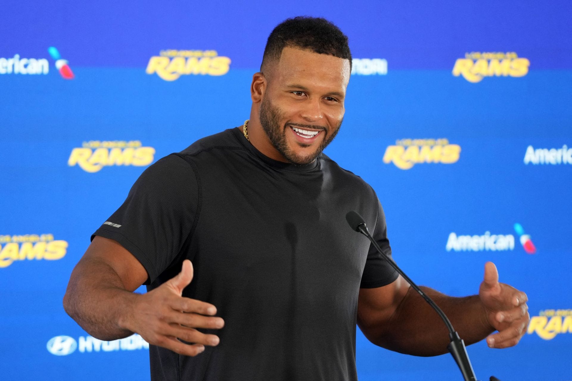 “Don’t want to see bro pull a Jets Aaron Rodgers”: NFL fans react to major Aaron Donald update ahead of Rams vs. 49ers opener