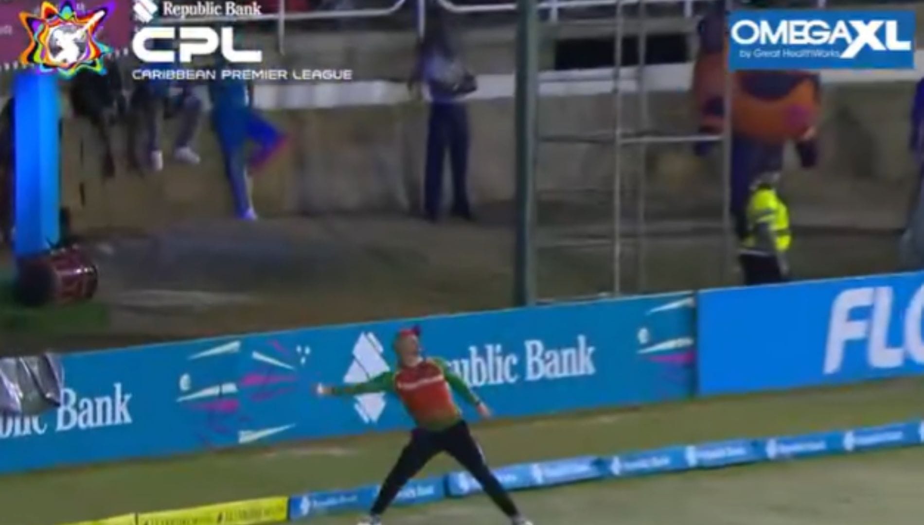 Glenn Phillips pulls off stunning one-handed boundary catch to send in-form Sunil Narine packing in TKR vs GAW CPL 2026 clash [Watch]