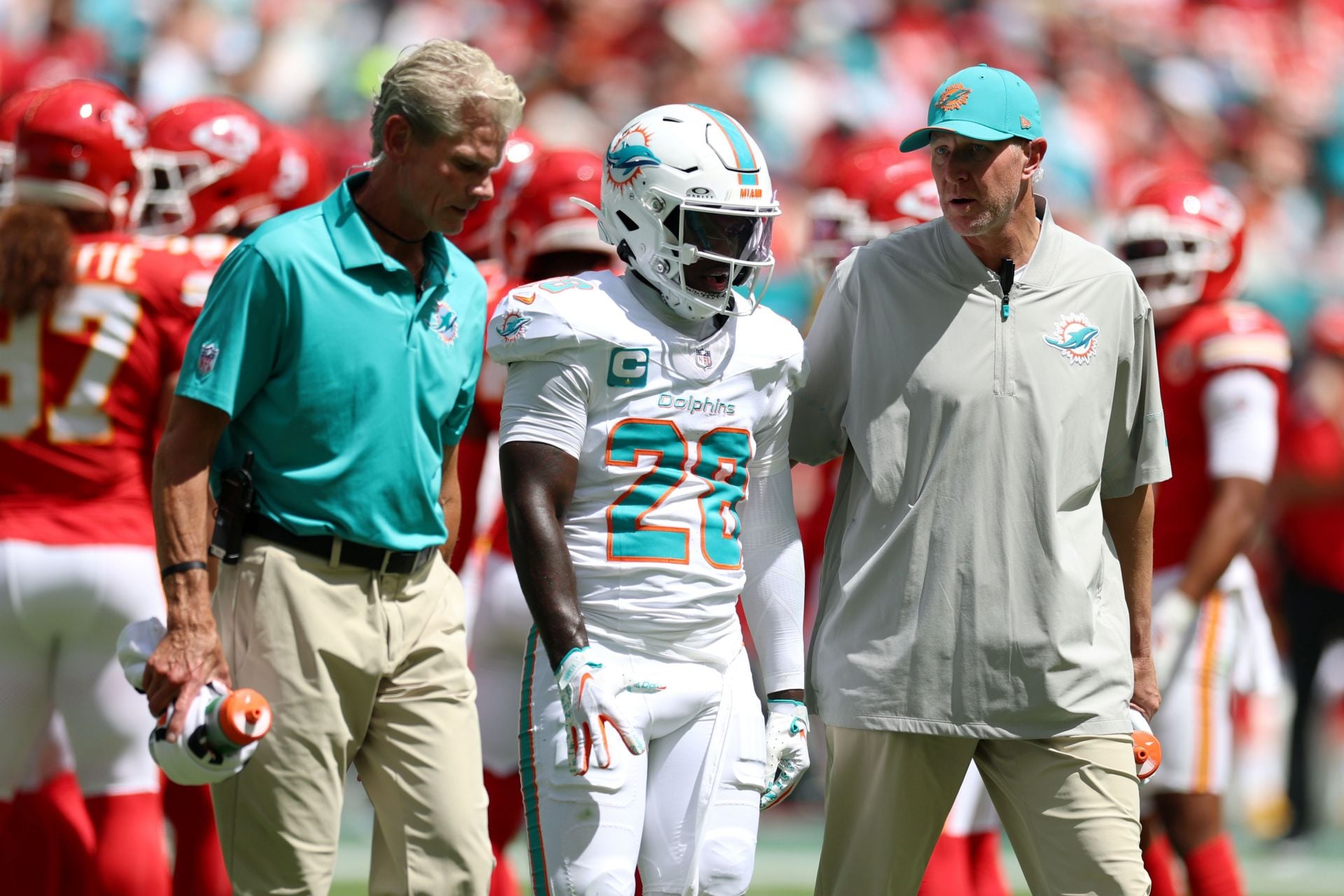 "0-17 is on the table" "Jeremiah Smith confirmed": NFL fans react to De'Von Achane being ruled out for season after Week 3 injury