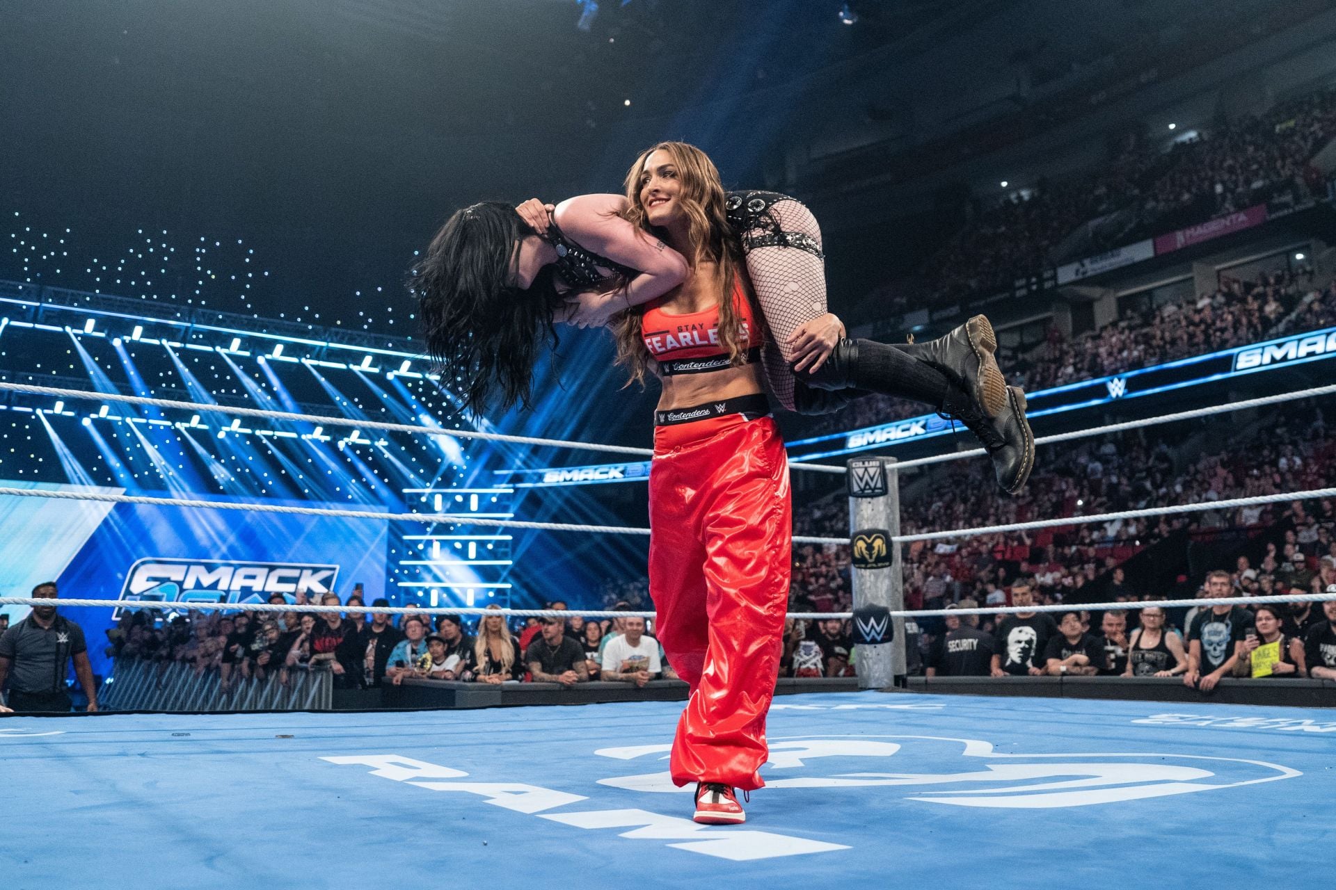 3 possible finishes to Paige vs. Nikki Bella on WWE SmackDown in Mexico City