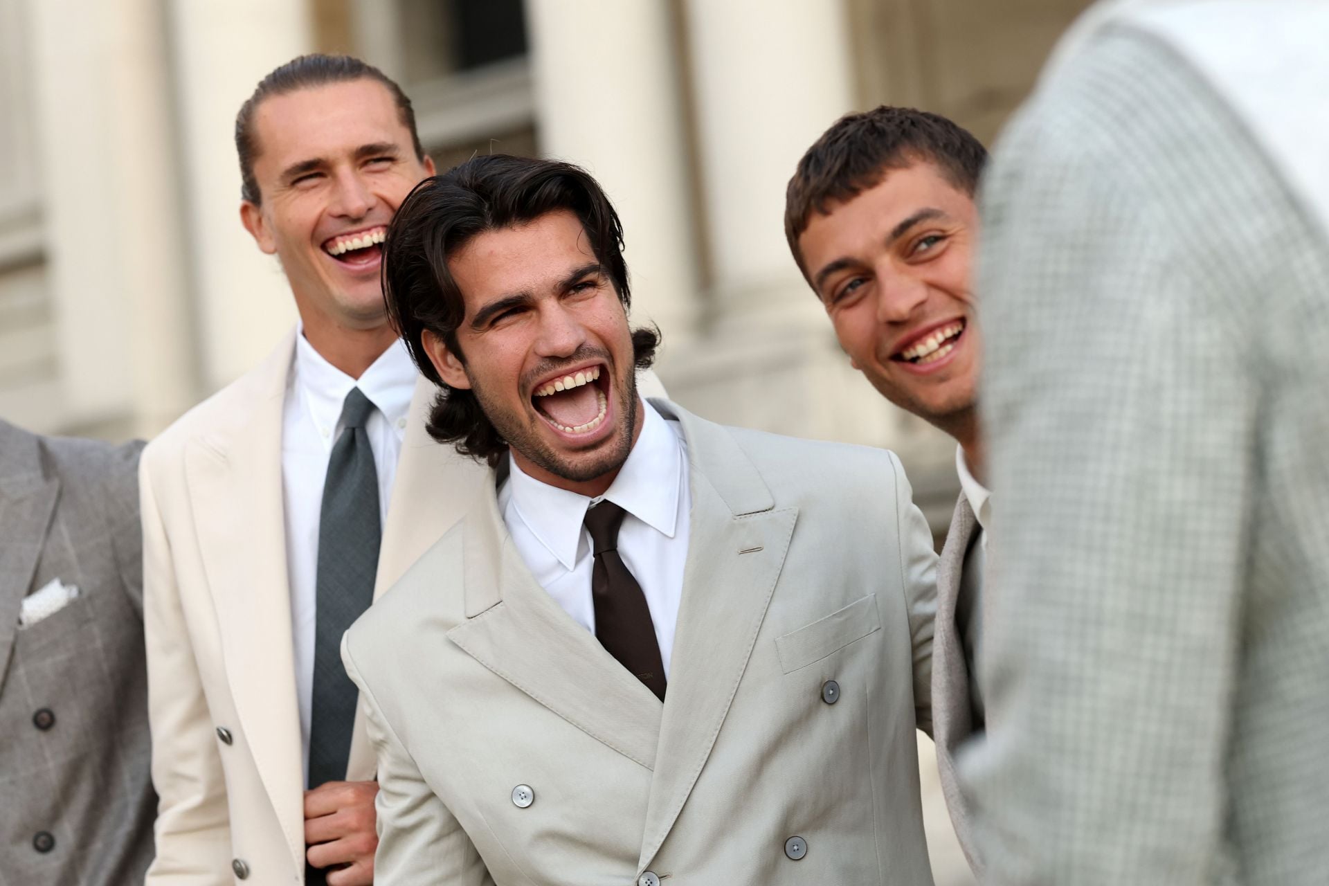 "Carlos Alcaraz's stylist needs to get fired ASAP" - Fans shocked by Spaniard's suited-up look for Laver Cup promo