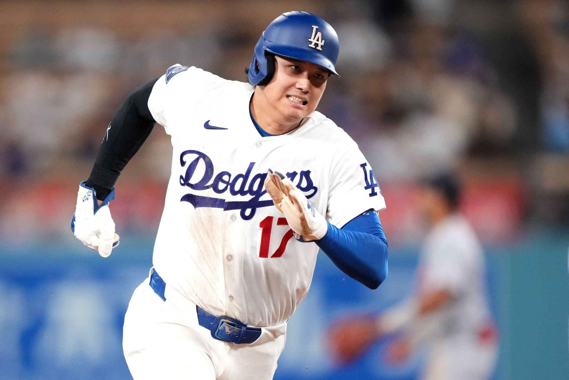 "Put Shohei Ohtani on the IL" - Fans react to $700M Dodgers superstar's dismal swing mechanics in Cardinals game 