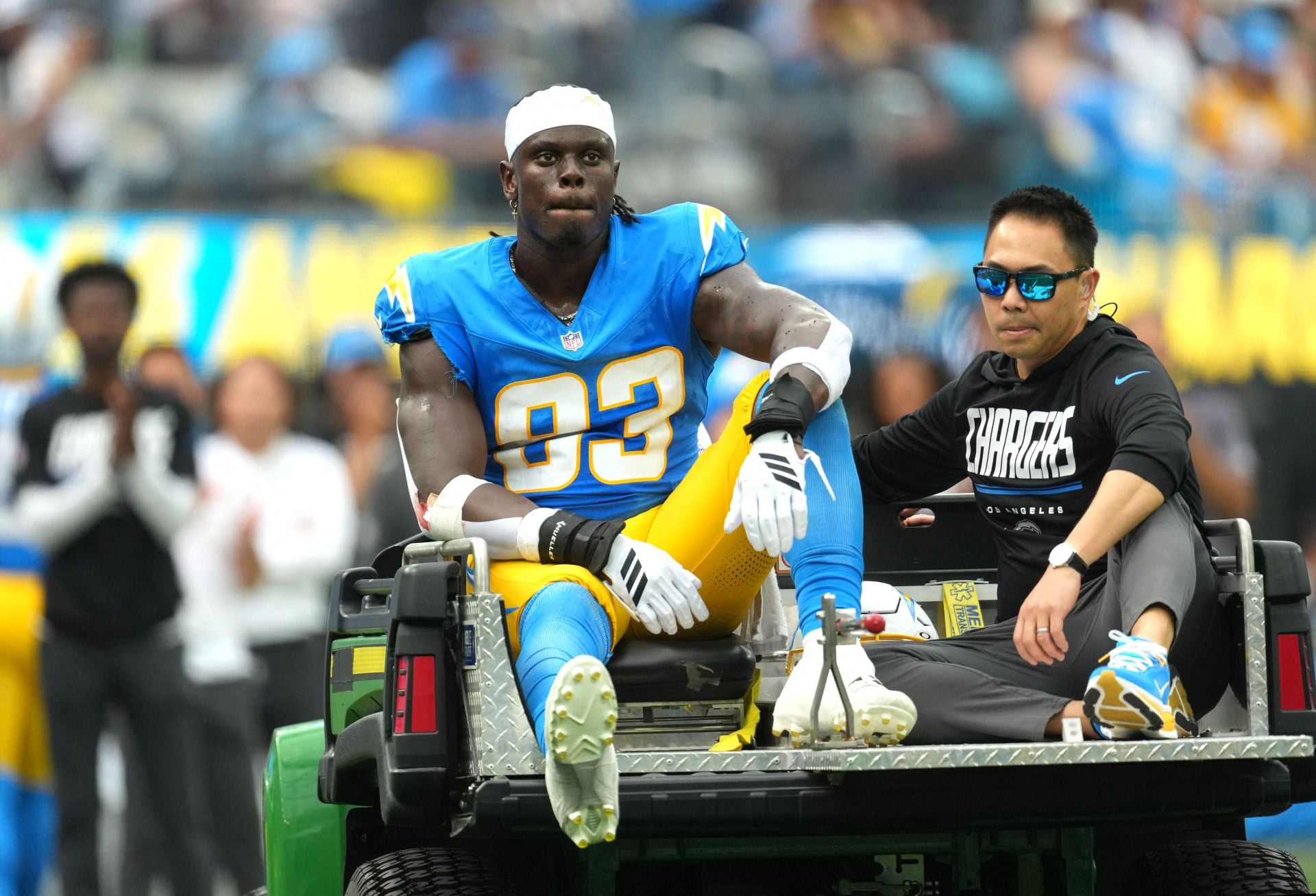 "Bro cannot stay healthy" "He should just model at this point": NFL fans react as David Njoku gets carted off in Chargers vs Raiders game