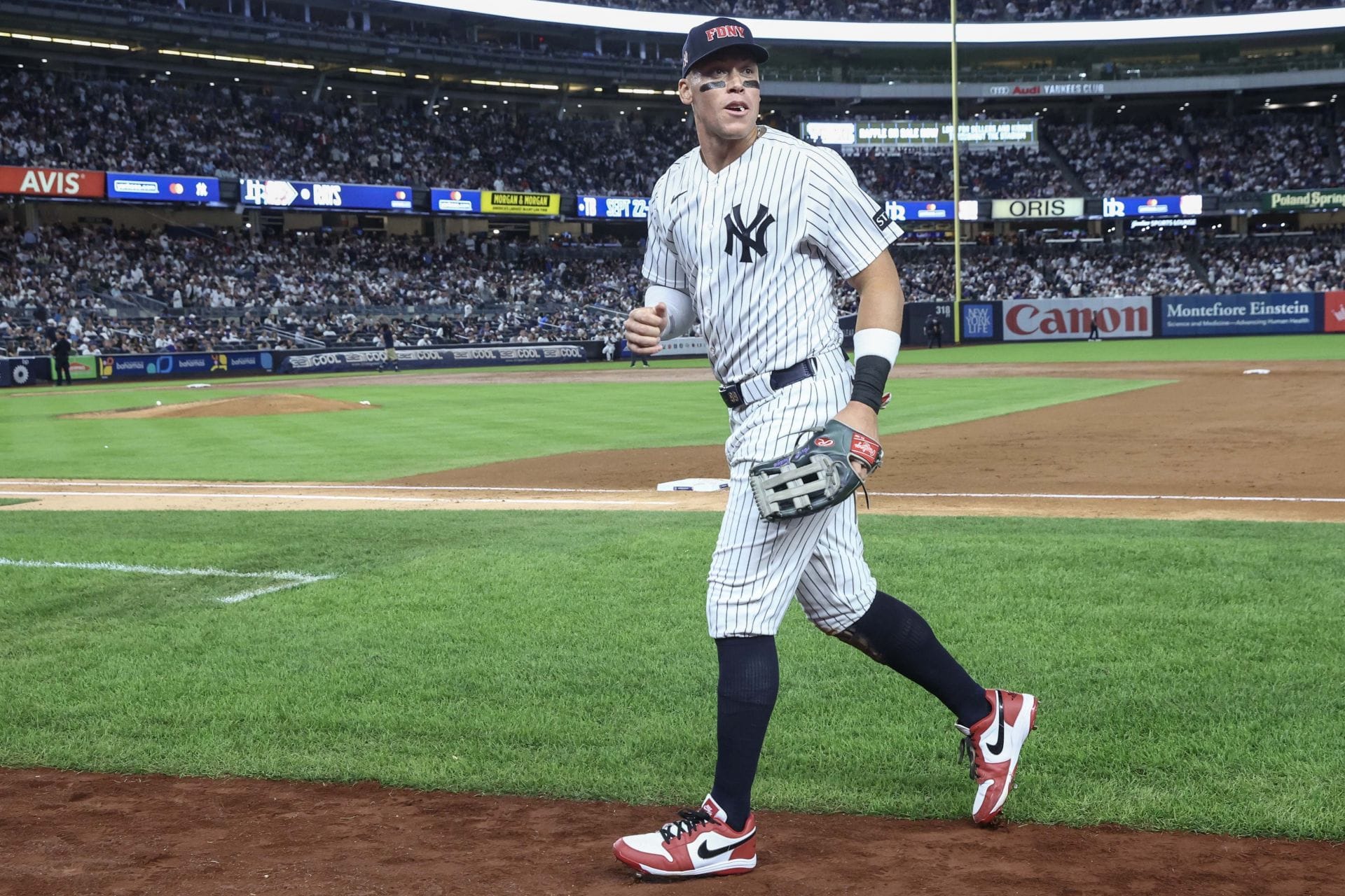 "Out of respect to Aaron Judge" - MLB world throws shade at Yankees' World Series drought amid fan's ringless jumbotron proposal