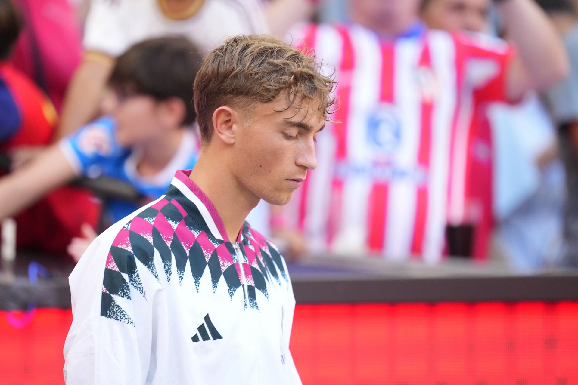 Real Madrid star Dean Huijsen learns extent of suspension after receiving red card in Atletico loss: Reports