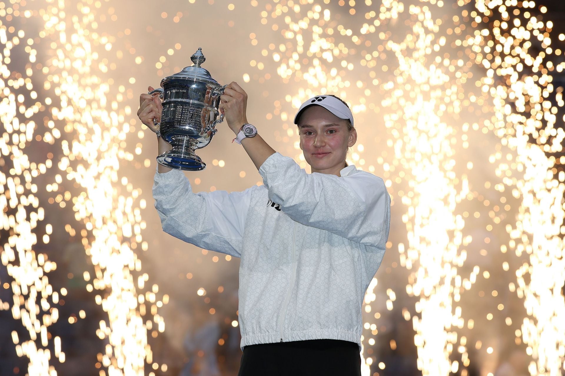 WATCH: Elena Rybakina makes first public appearance in Kazakhstan after winning US Open, gets mobbed by fans & reporters