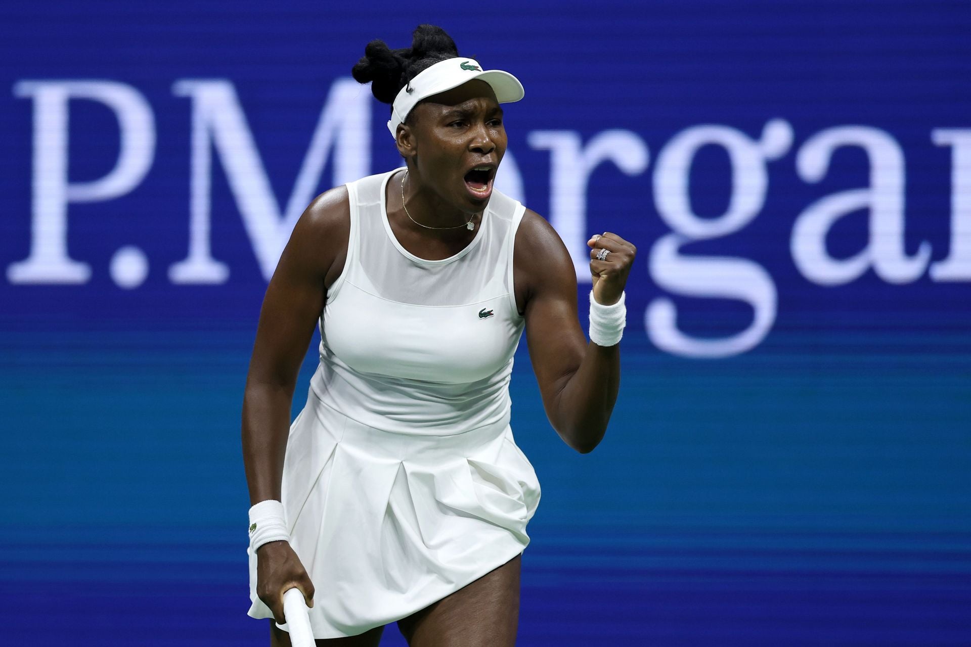 Serena Williams' coach defends Venus Williams from criticism after heated debate about accepting Guangzhou wild card