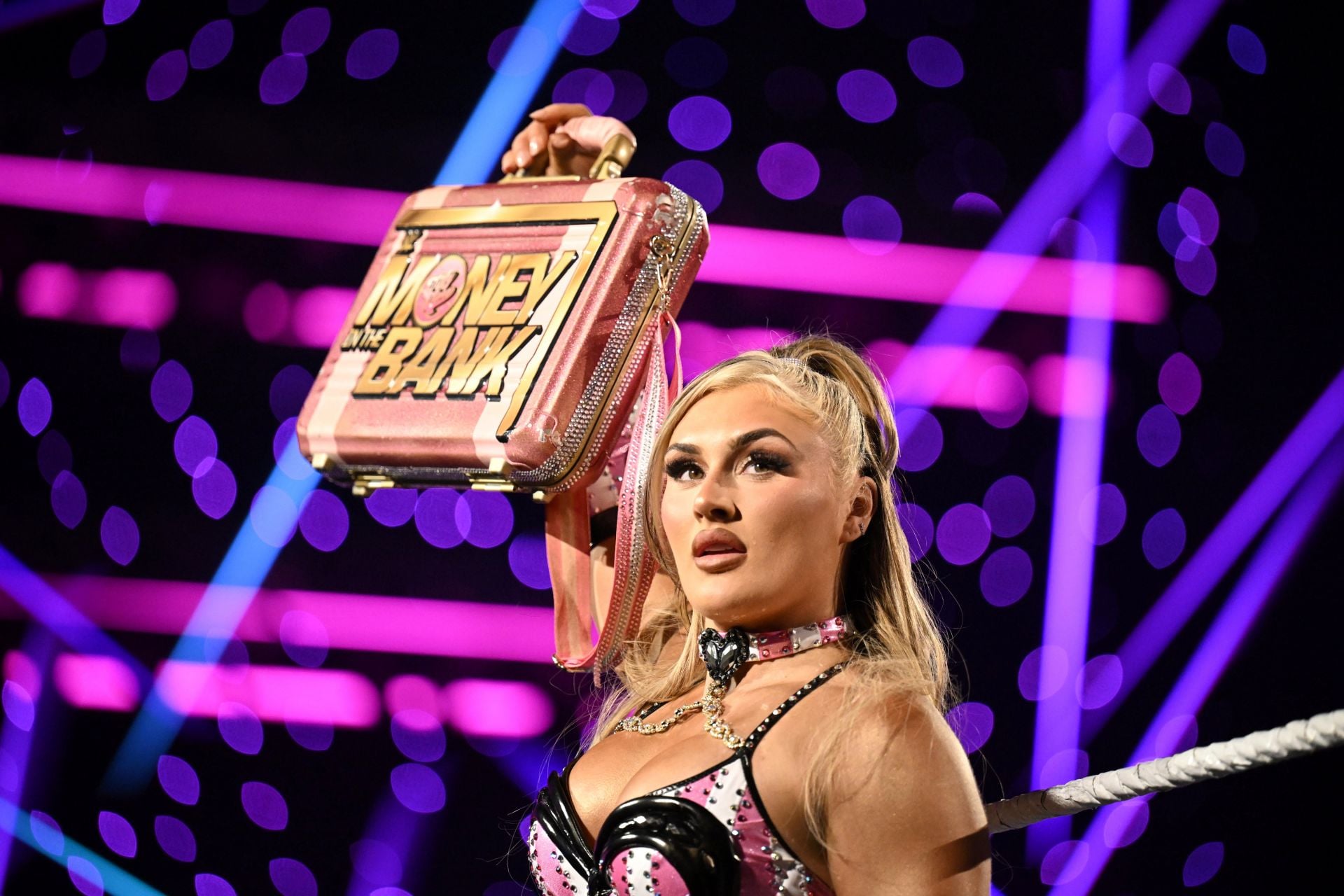 5 Mistakes WWE should avoid at Money in the Bank