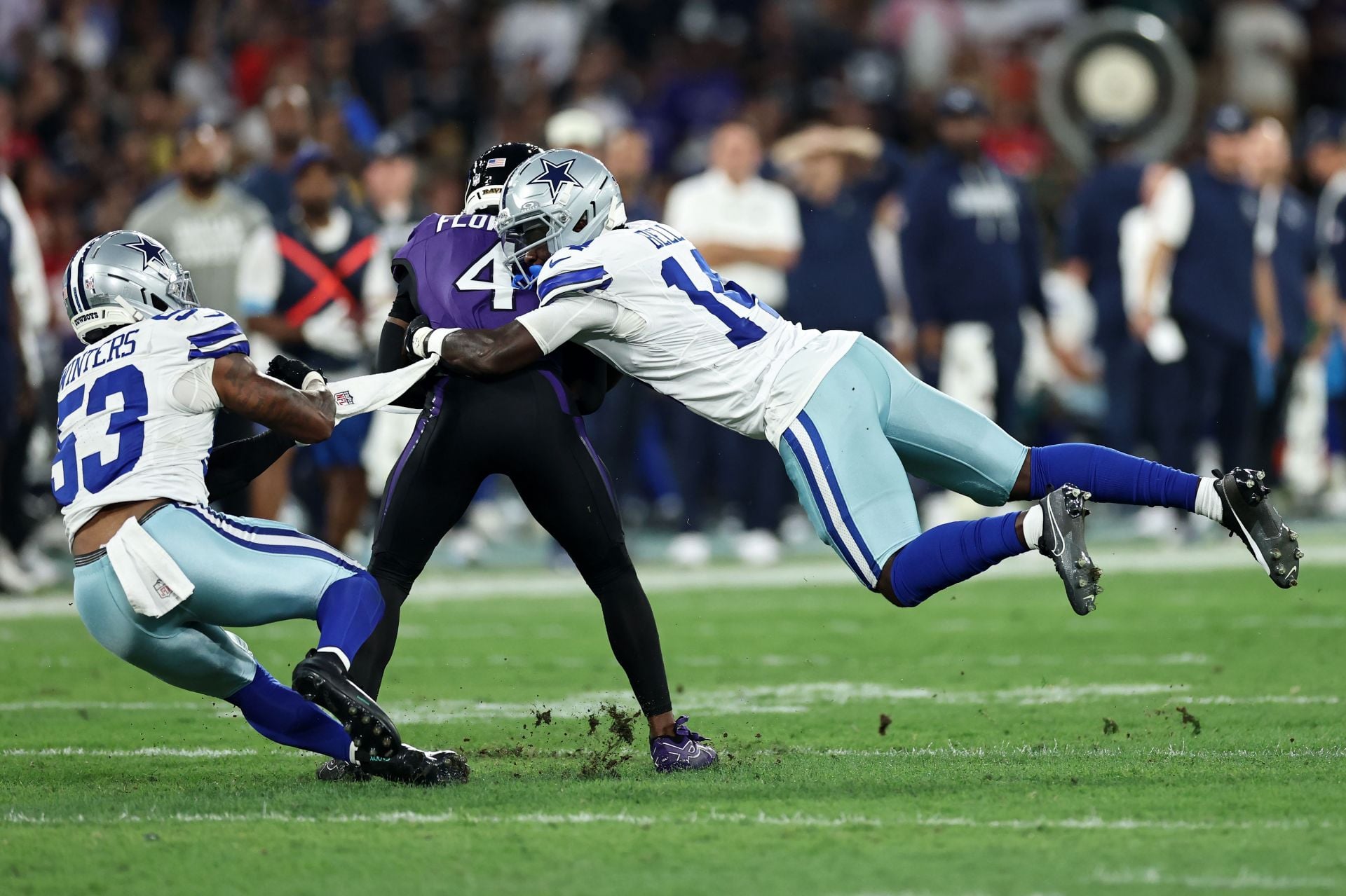 “Cowboys vs refs,” “Ruining a good game”: Fans rip officials over “horrible call” favoring Ravens in Week 3 clash