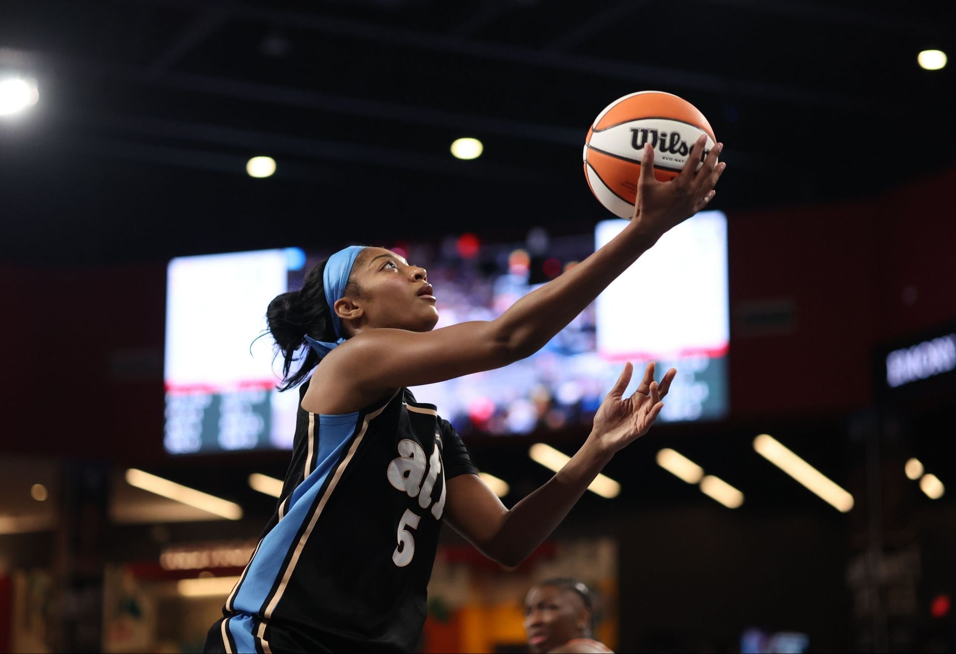 “Caitlin Rubbing Off on Her”: WNBA World Reacts as Angel Reese Drops 30-Point Double-Double in 25 Minutes in First Game After WC
