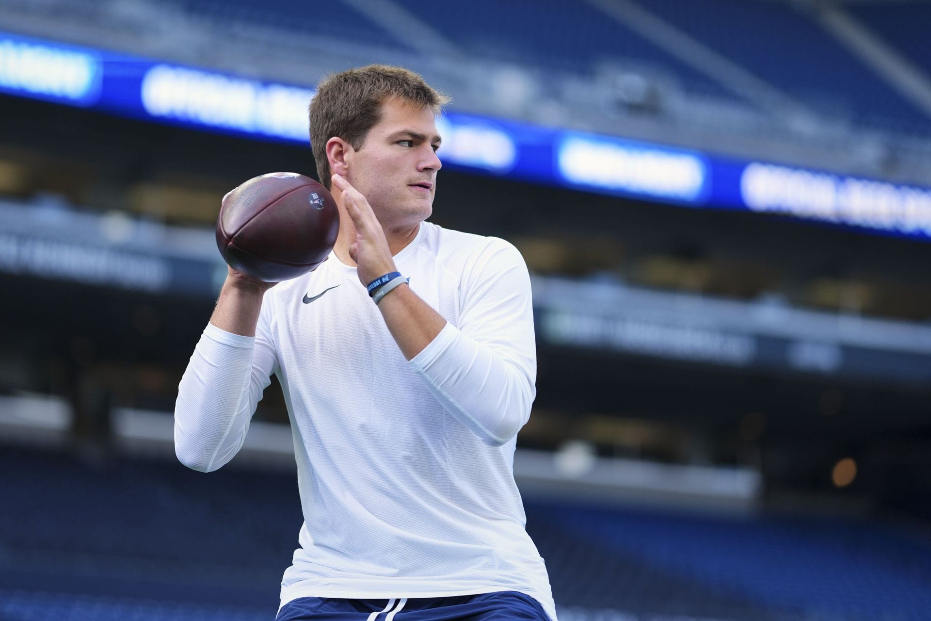 "Folding like a cheap tent," "Getting exposed on prime time": NFL fans rip "schedule merchant" Drake Maye for throwing 3 "horrible" INTs vs. Seahawks