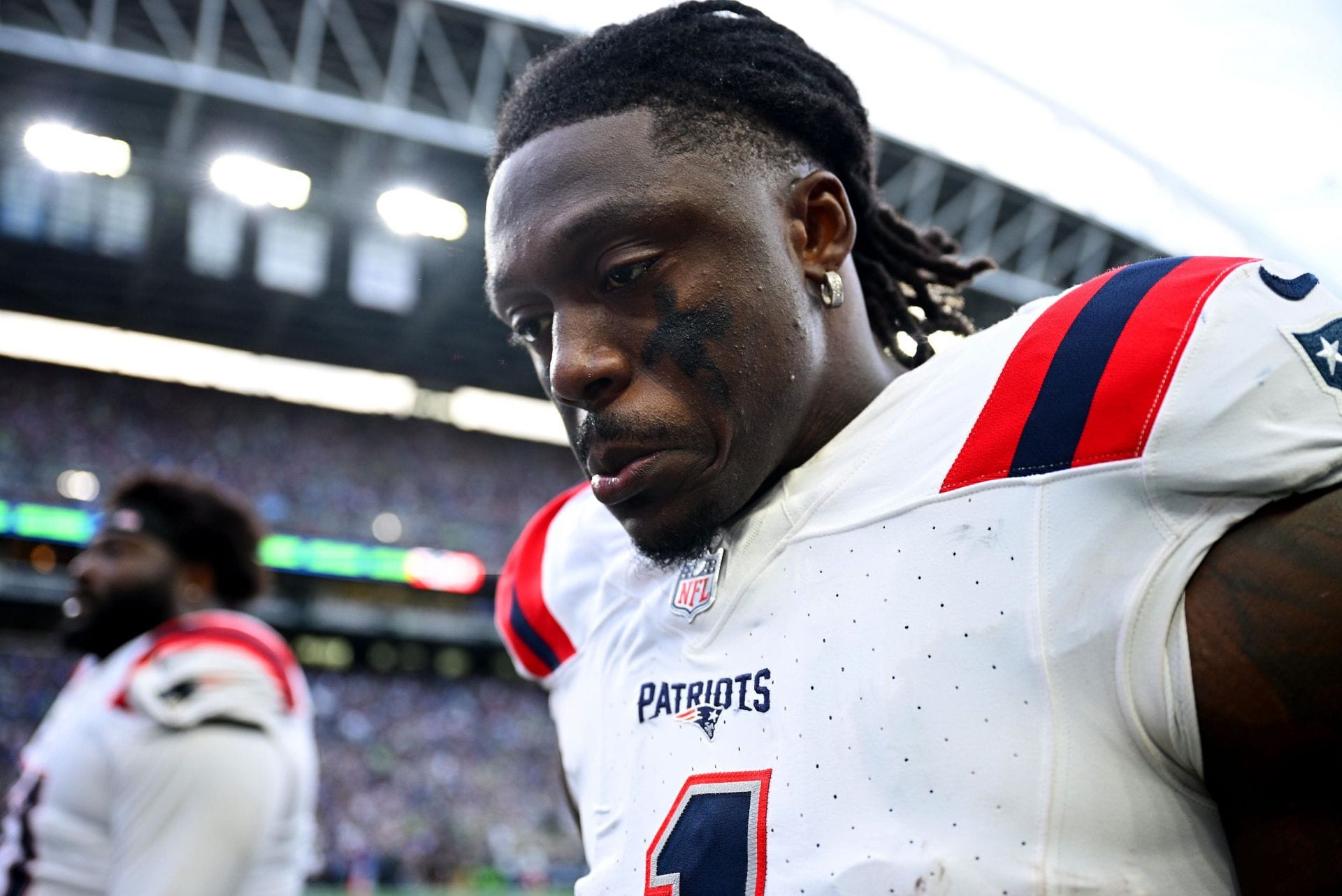 A.J. Brown injury update: Sports doctor makes feelings known on possible "fibula fracture" concerns as Patriots WR suffers huge blow vs. Seahawks