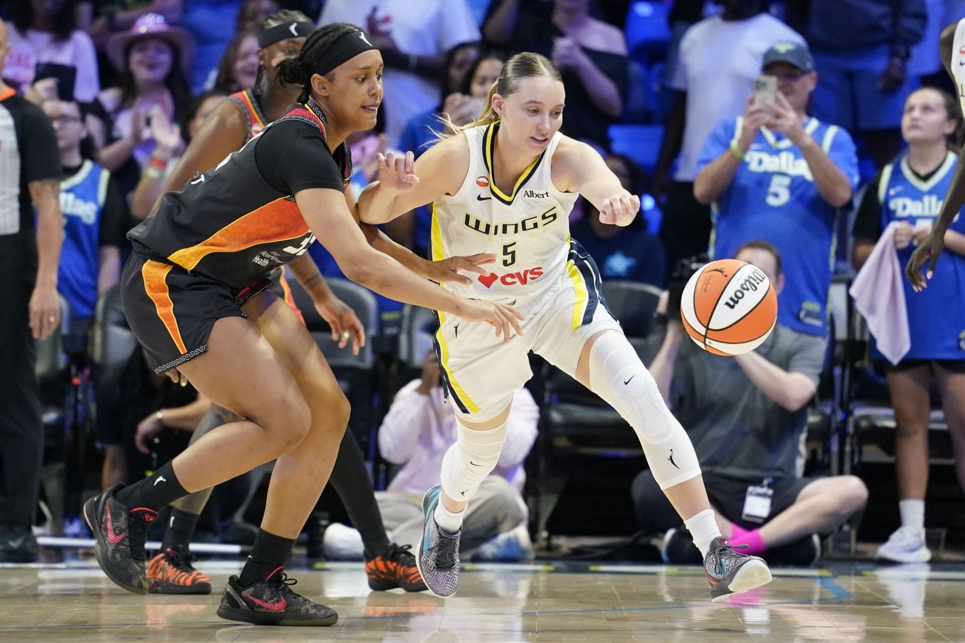 "Better player than Caitlin Clark", "Because CC missed 44 games" - Fans Hyped As Paige Bueckers Rewrites WNBA Record Book With Unmatched Scoring Run