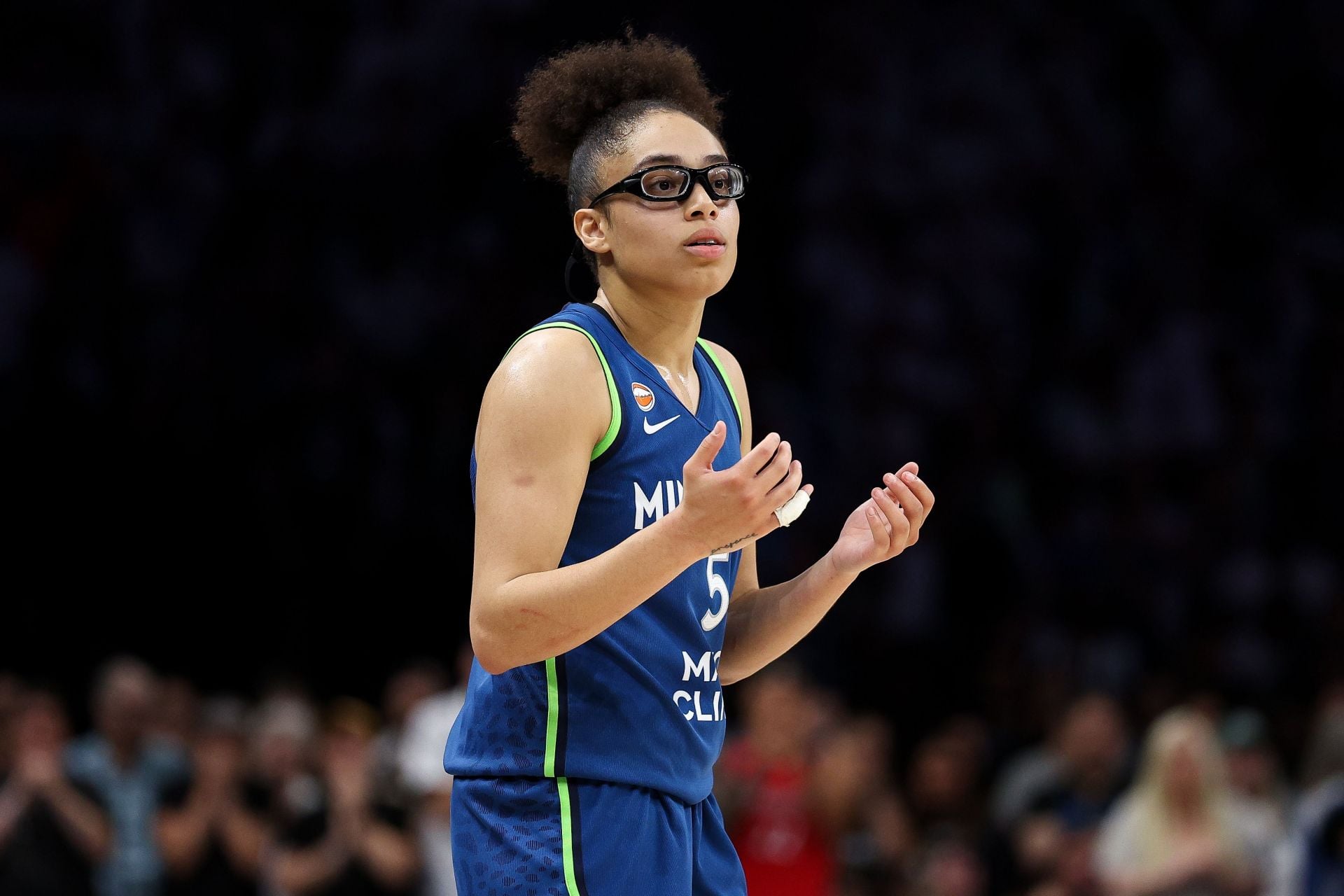"They would call for Caitlin’s head if she did that" - WNBA Fans Erupt Over Olivia Miles' Visible Frustration For Getting Benched After Turnover
