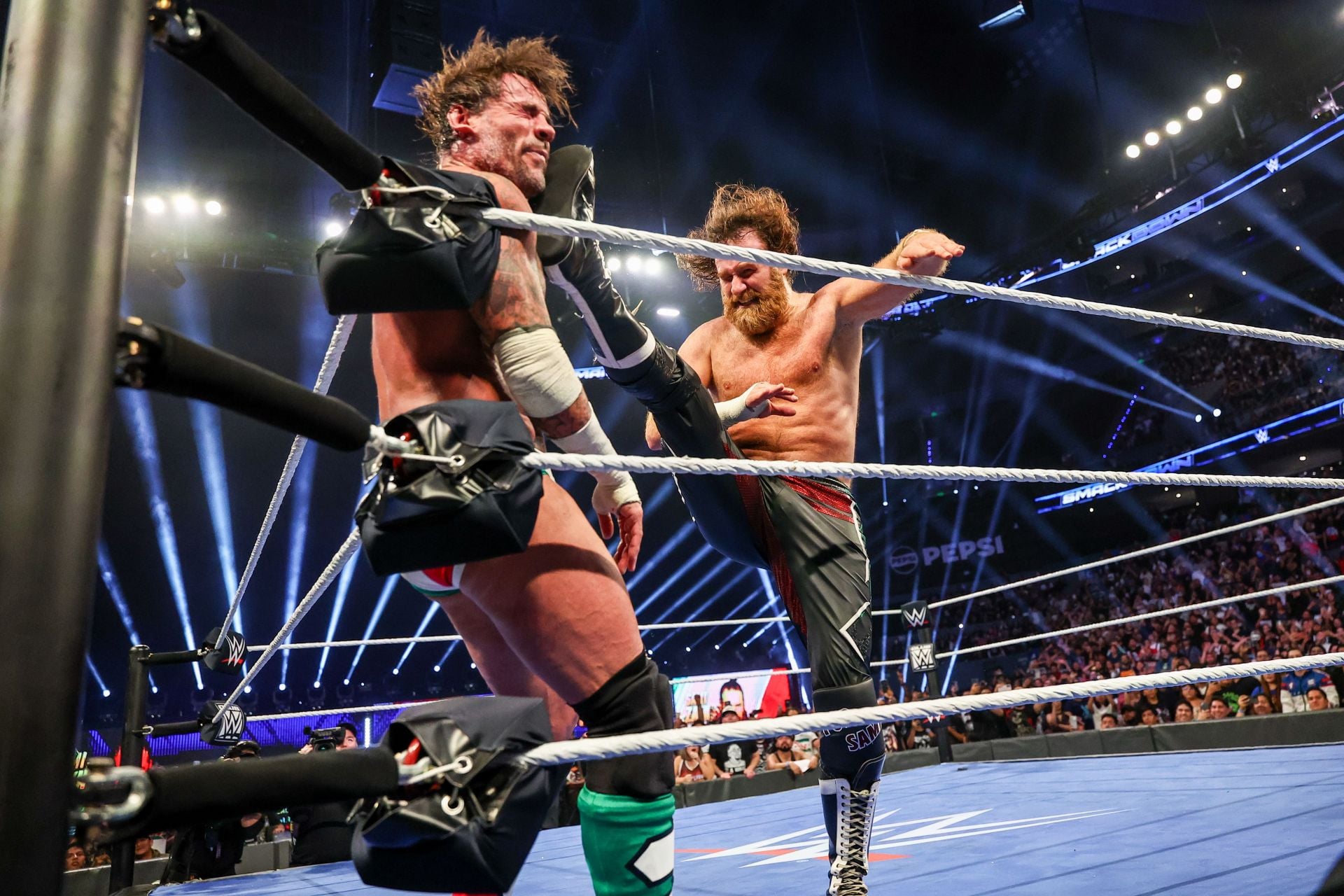 6 Potential Endings to WWE SmackDown Tonight  