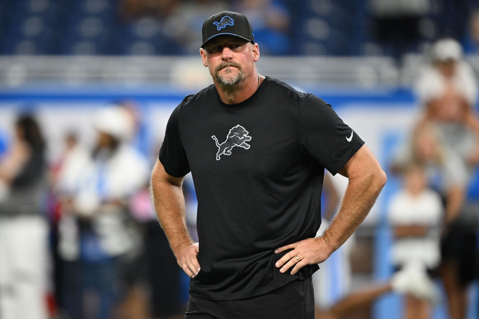 "Don't ask me why": Lions HC Dan Campbell speaks out about “putting out” a cigarette on Tony Romo's hand