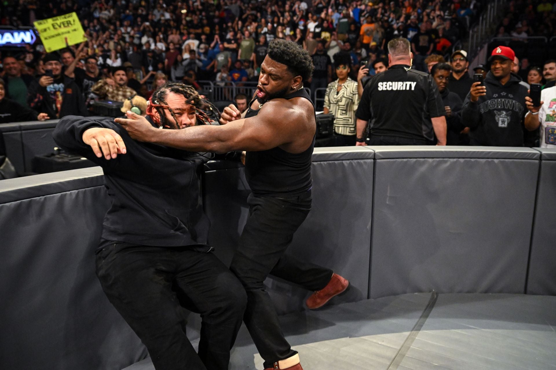 6-time WWE World Champion to return and replace Jacob Fatu in The Bloodline’s war against 946? Exploring the possibility 