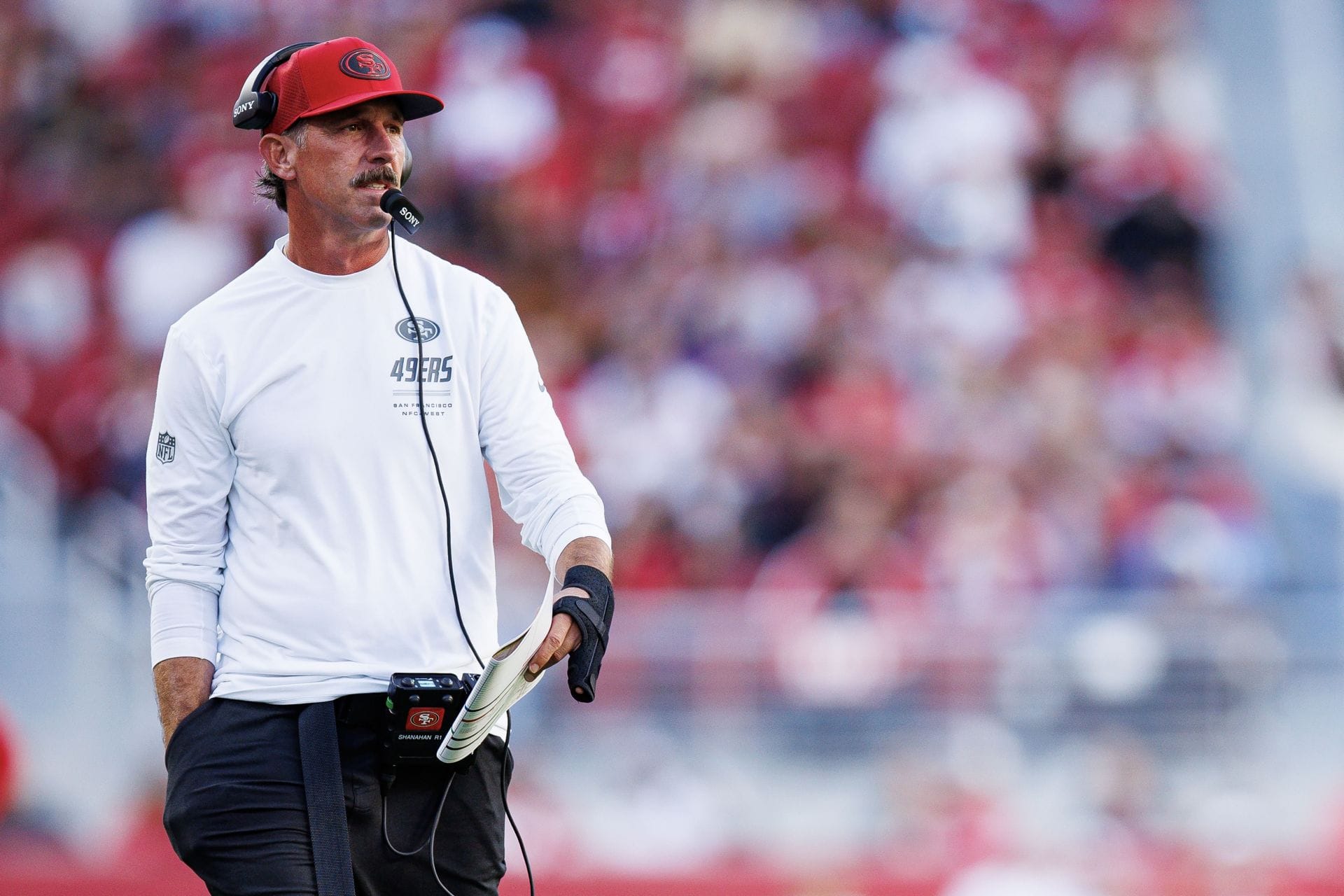"49ers will NOT be winning the Super Bowl": NFL fans react to Kyle Shanahan making massive fashion change