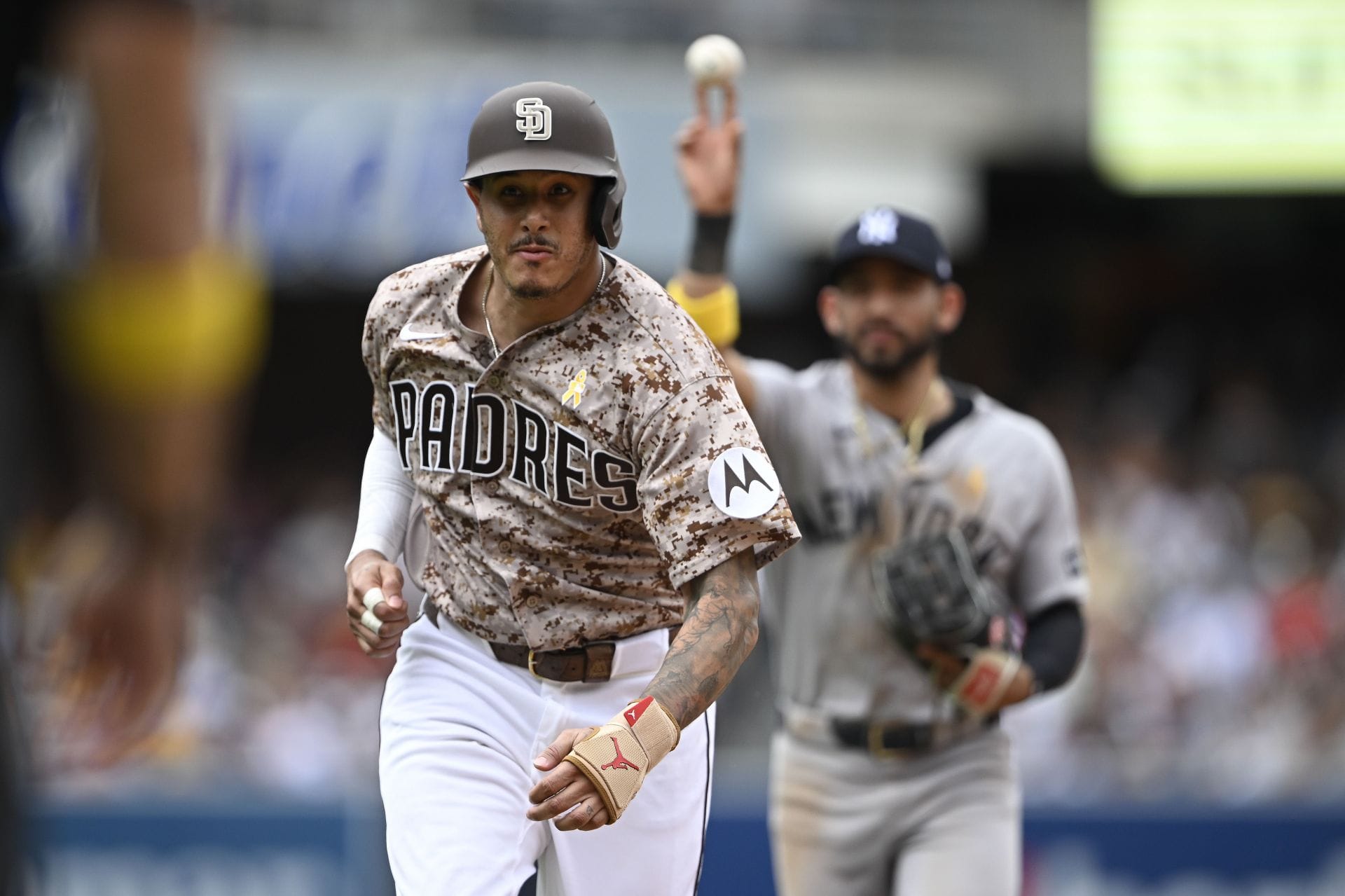 "Wants to look like Pete Crow-Armstrong";"Alien from Space Jam" - Fans mock Manny Machado after the $350M Padres superstar debuts new hairstyle