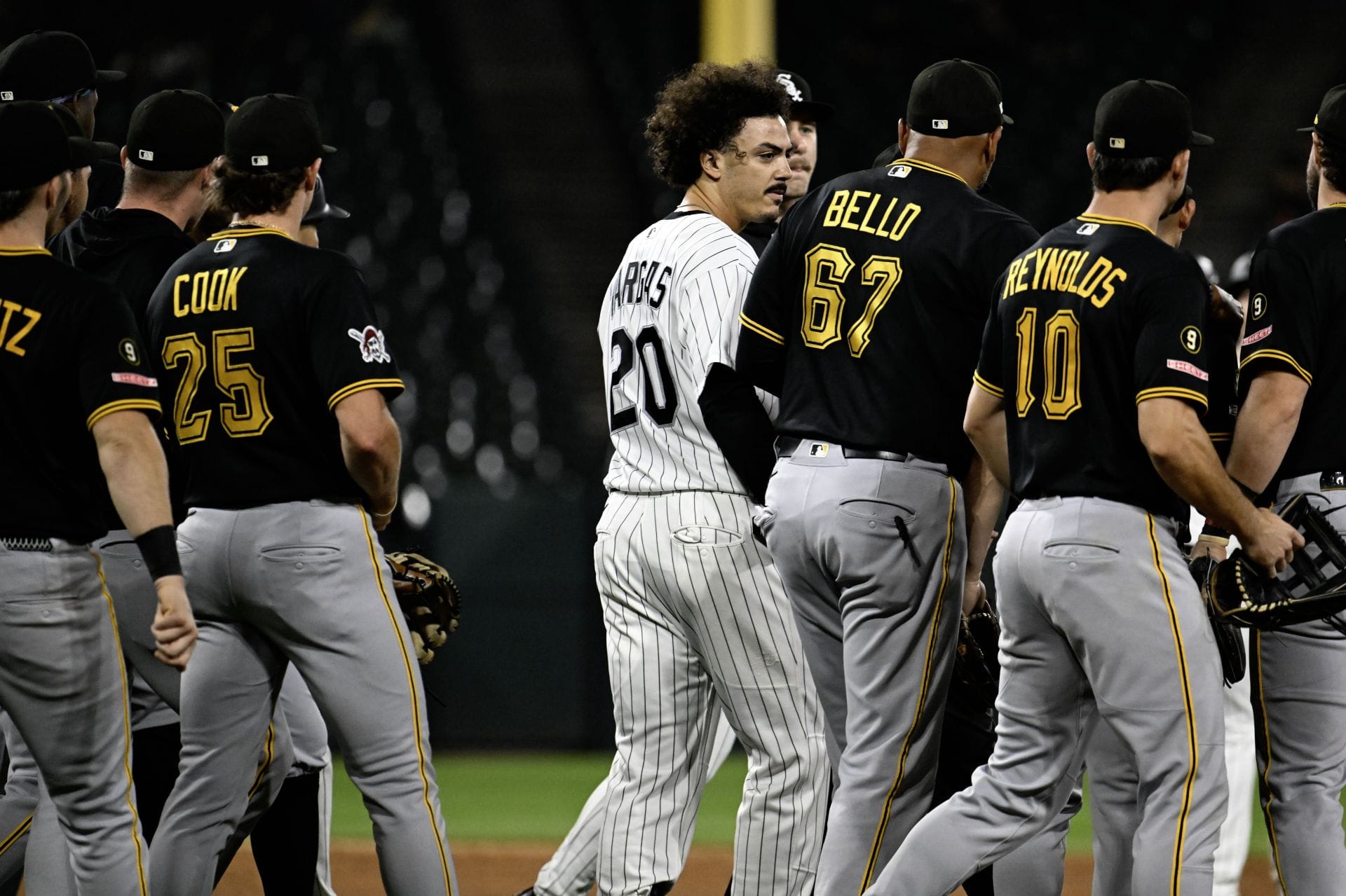 "MLB players are soft"; "Literally nothing" - Fans rip Pirates and White Sox after Sam Antonacci and Brandon Lowe collision turns into bizarre drama