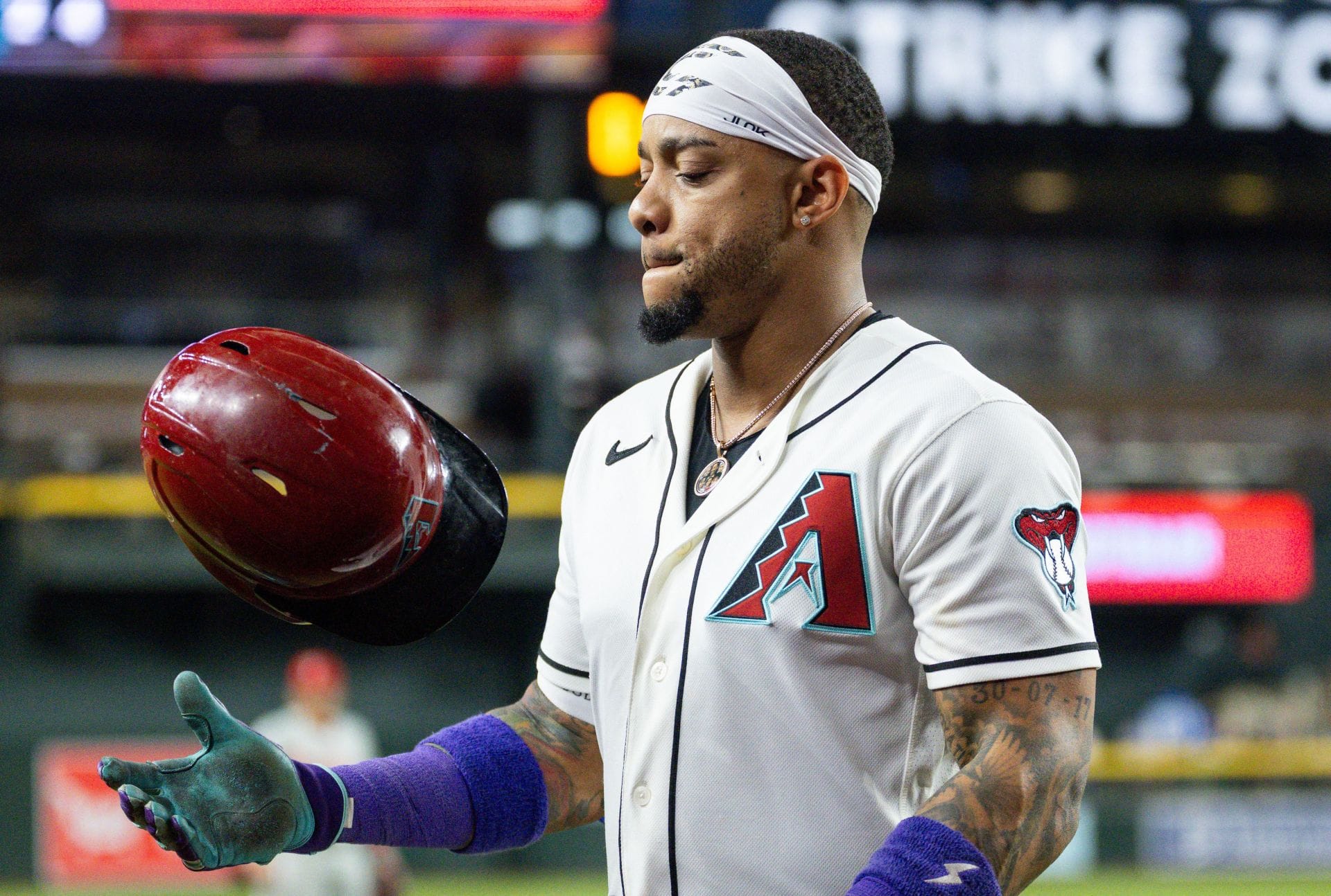 WATCH: Diamondbacks fans mercilessly boo Ketel Marte before erupting after he grounds out
