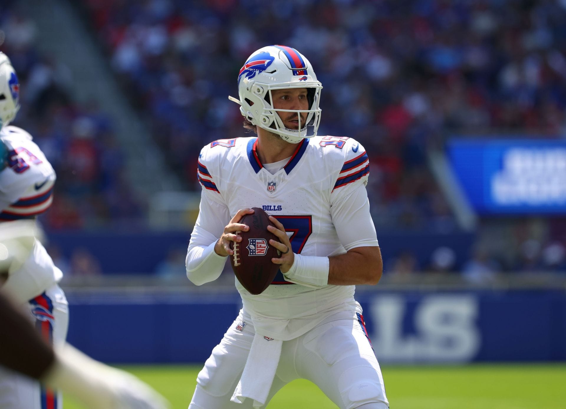 Josh Allen under “peak sports pressure that an athlete can face” ahead of 2026 NFL season: Analyst