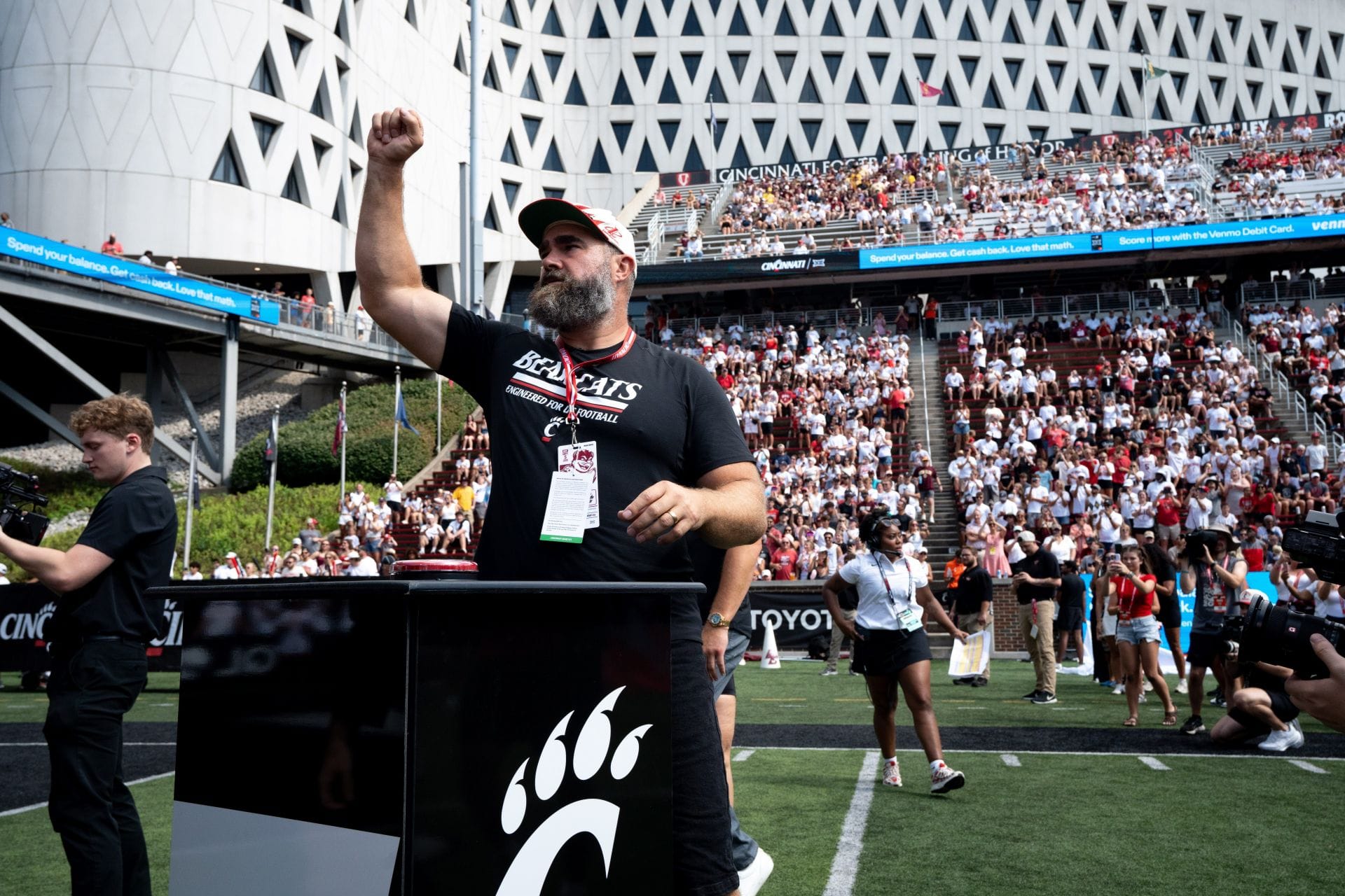 "This gets misofficiated a lot in the NFL and in college": Jason Kelce calls out referees over controversial call against Notre Dame in Week 1