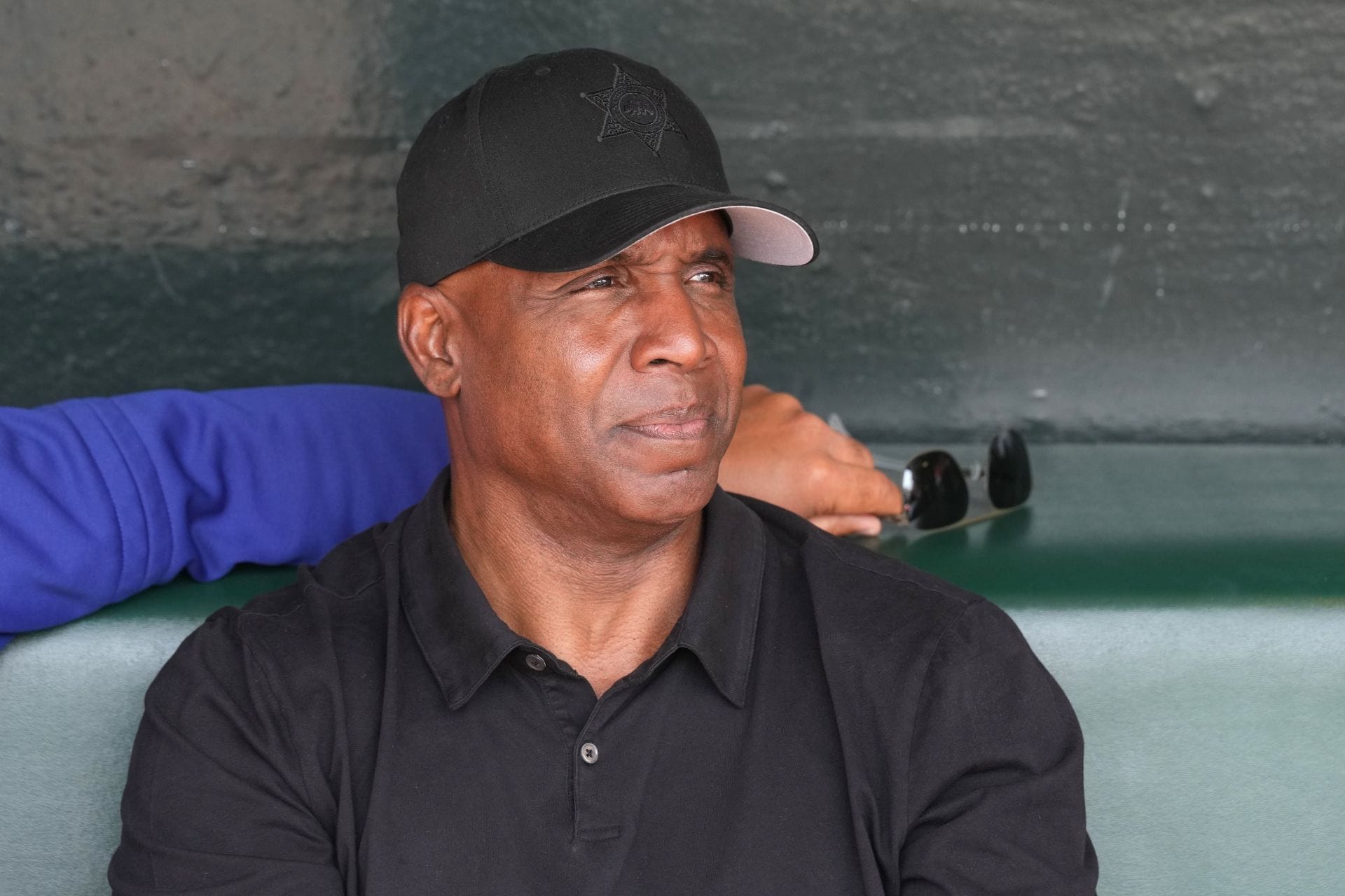 PICTURES: Barry Bonds' daughter Shikari rocks cream halter-neck top with straight-leg jeans, enjoys fun outing with girl pals
