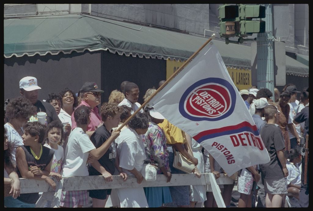 Fans at the Detroit Pistons' championship parade in 1990 - Source: Imagn