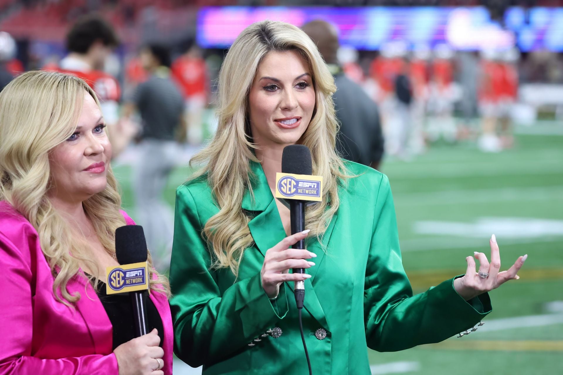 "Absolutely brutal," "Complete lowlife behavior": NFL fans rip ESPN cameraman for "insulting" Holly Rowe with "diabolical" cut to Laura Rutledge